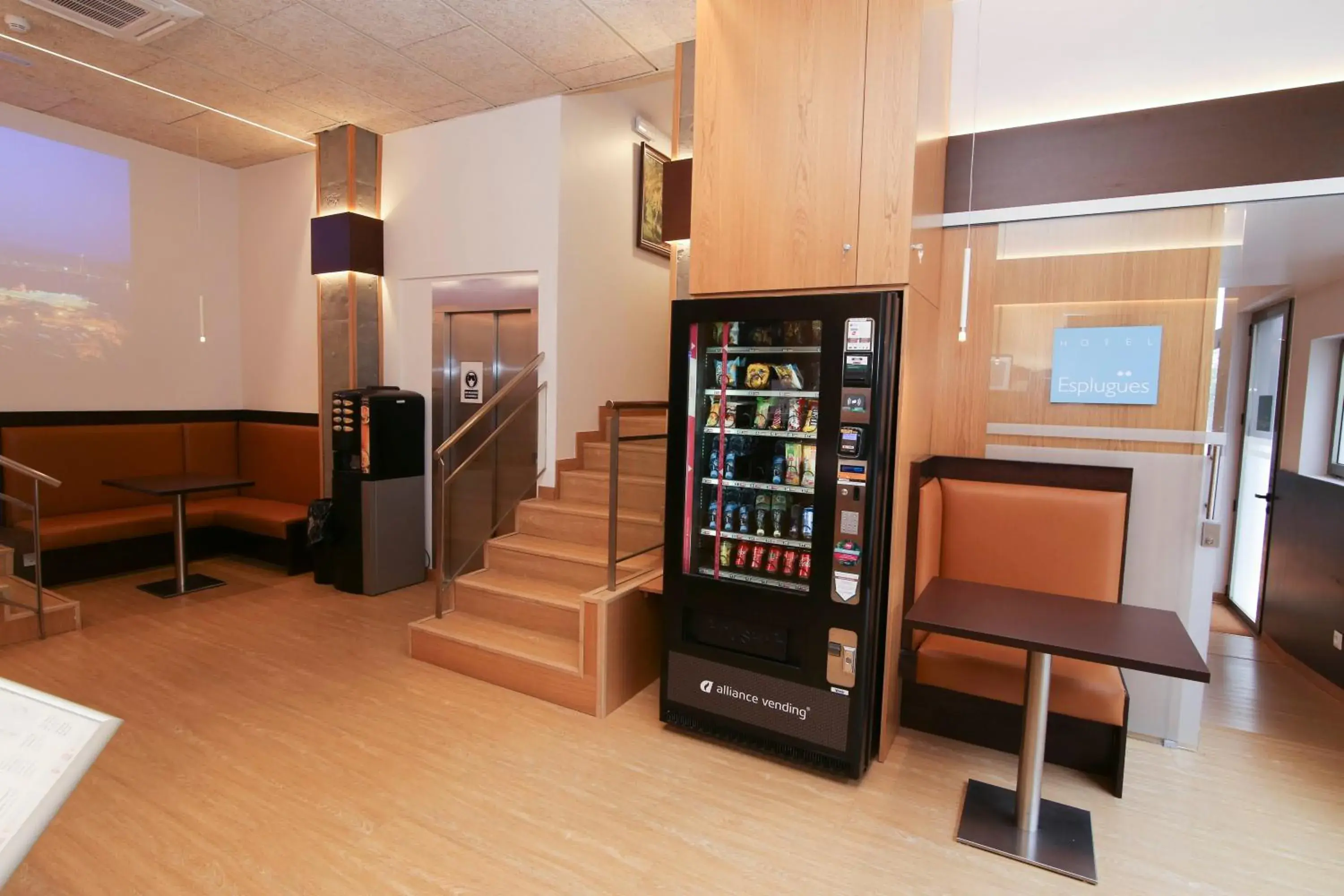 Lobby or reception in Hotel Esplugues Lobby or reception in Hotel Esplugues