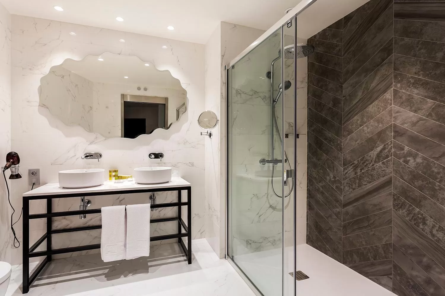 Shower in Eurostars Puerta Real