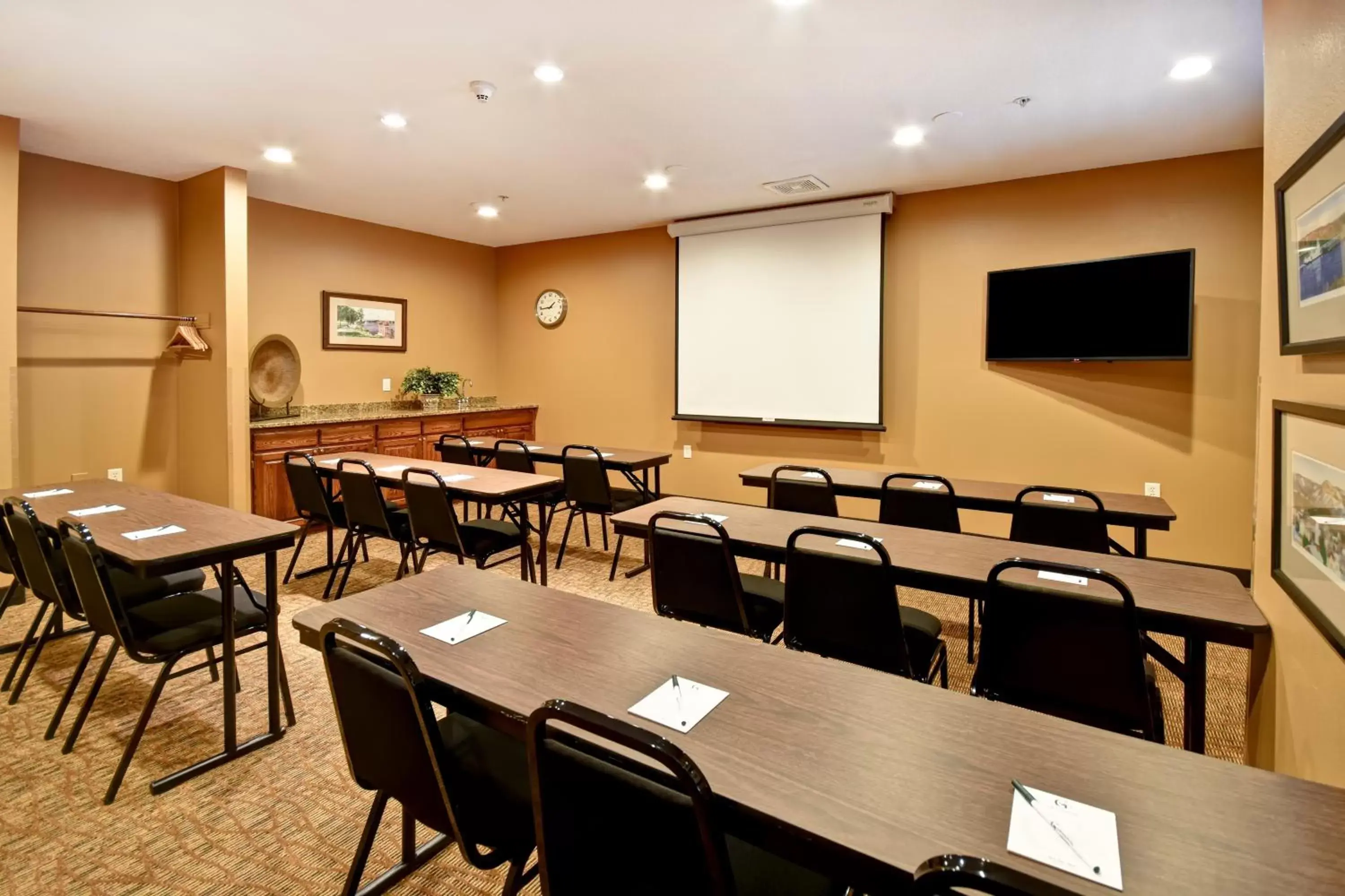 Meeting/conference room in GrandStay Hotel & Suites La Crosse