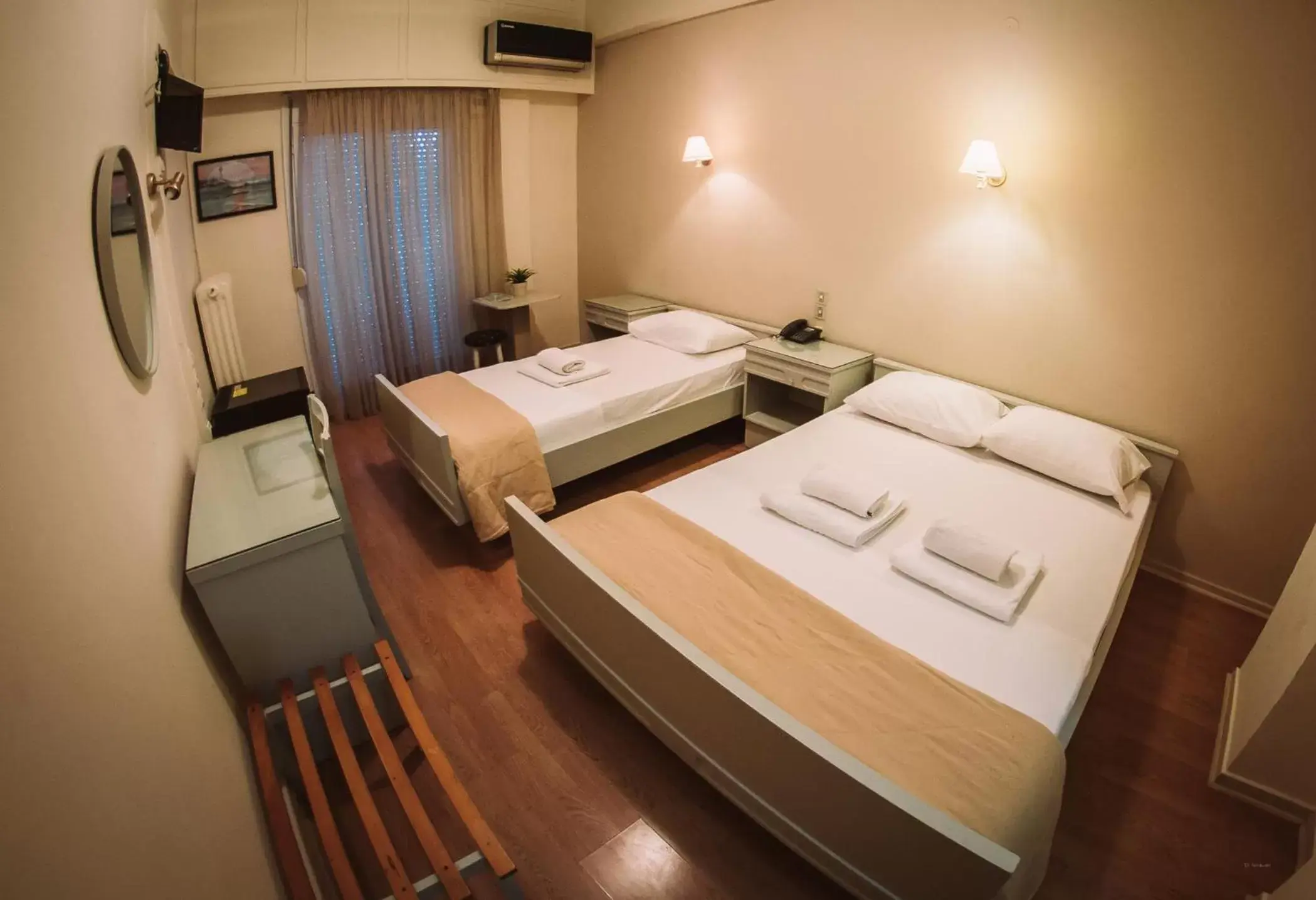 Photo of the whole room, Bed in Hotel King Pyrros