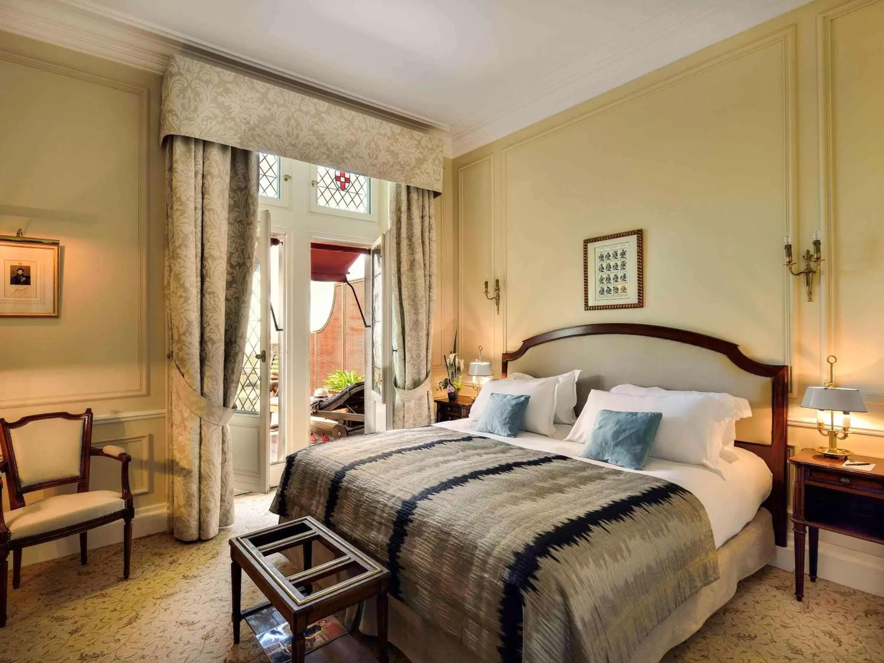 Photo of the whole room, Bed in Hotel de la Cité & Spa MGallery