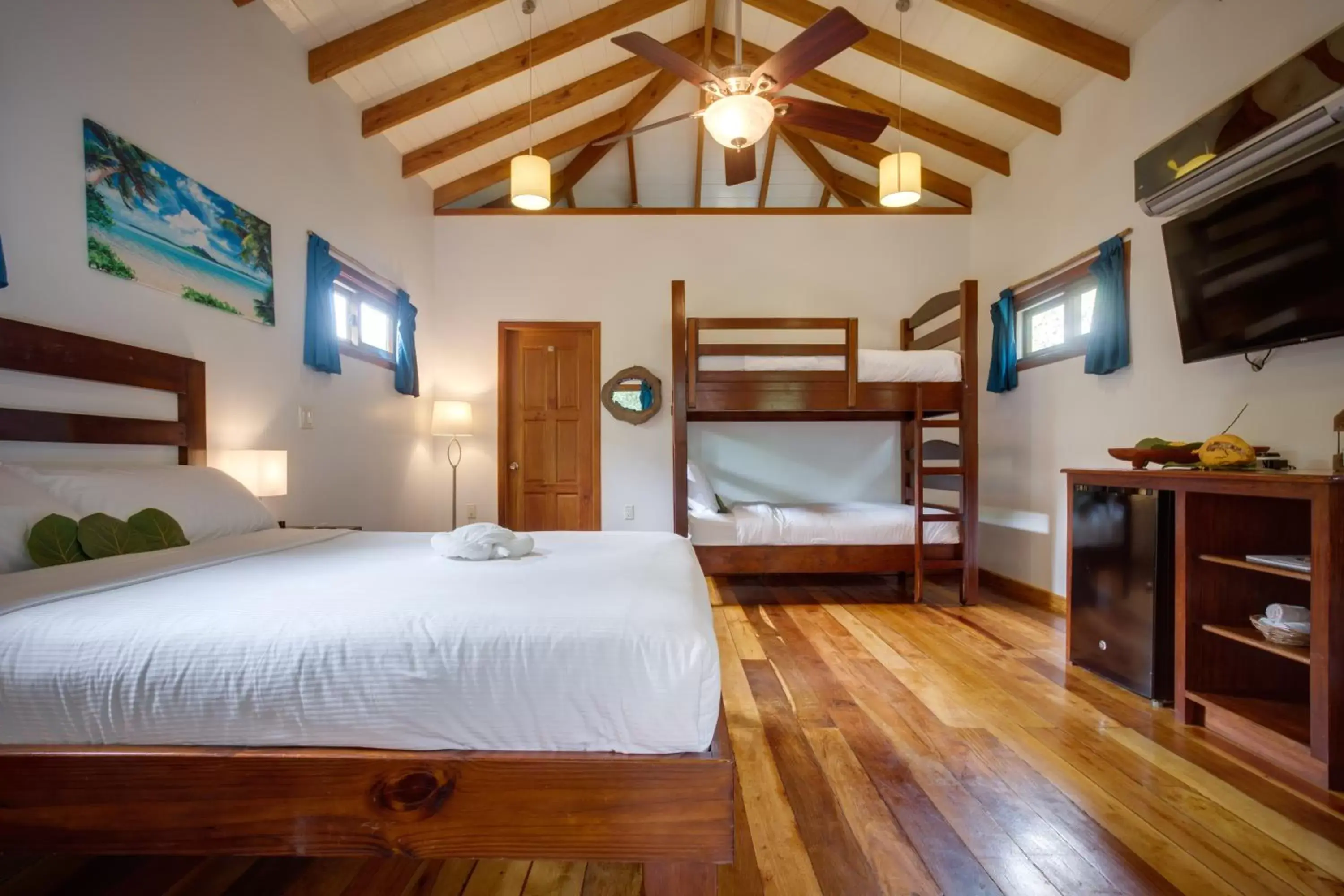 Photo of the whole room, Bunk Bed in Mariposa Belize Beach Resort