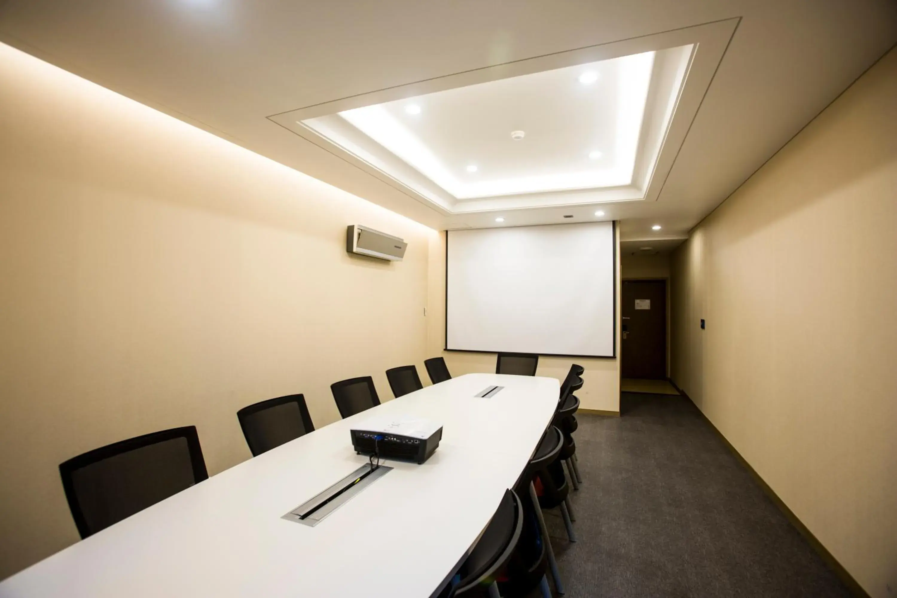 Meeting/conference room in Polaris Hotel