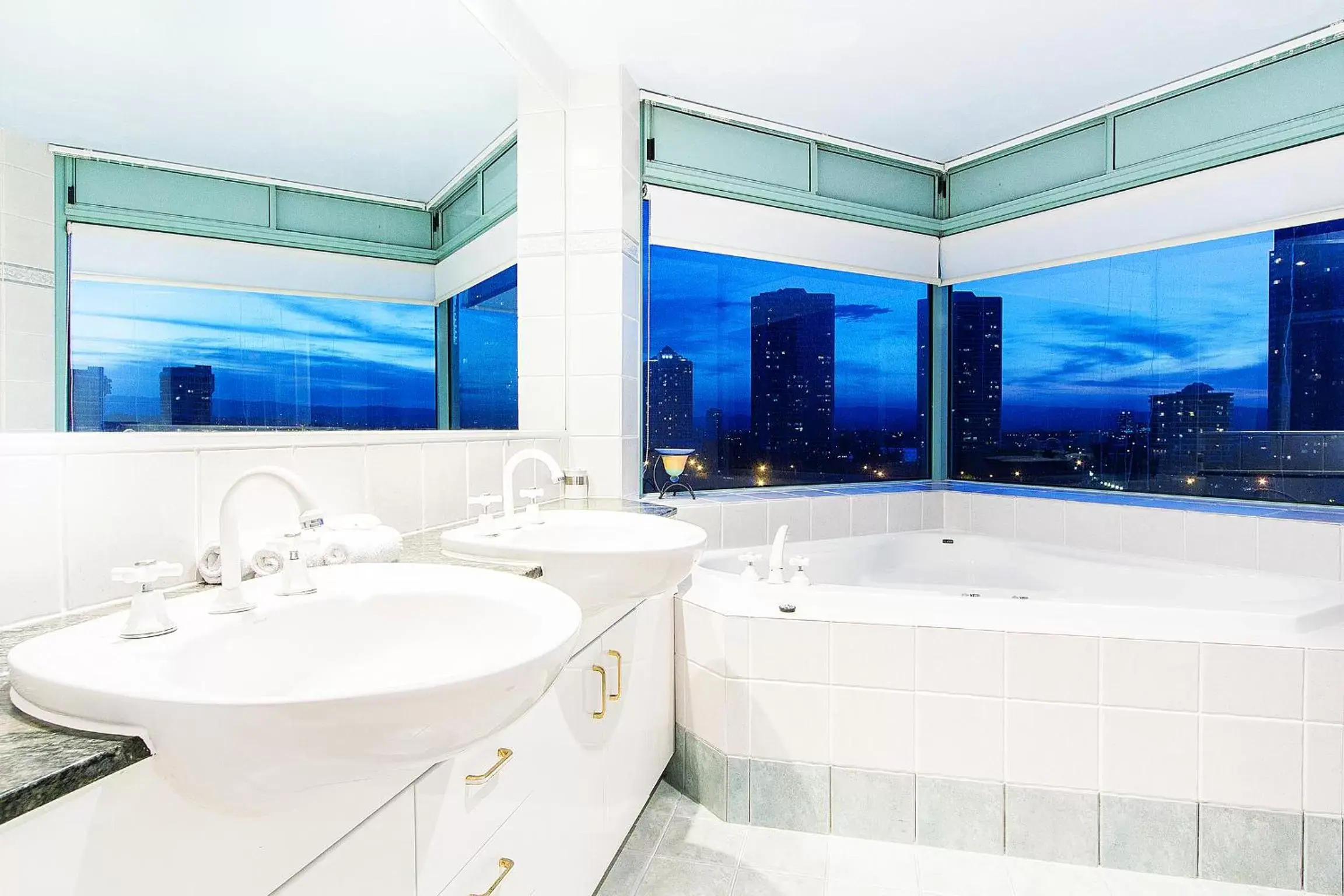 Bathroom in The Waterford on Main Beach