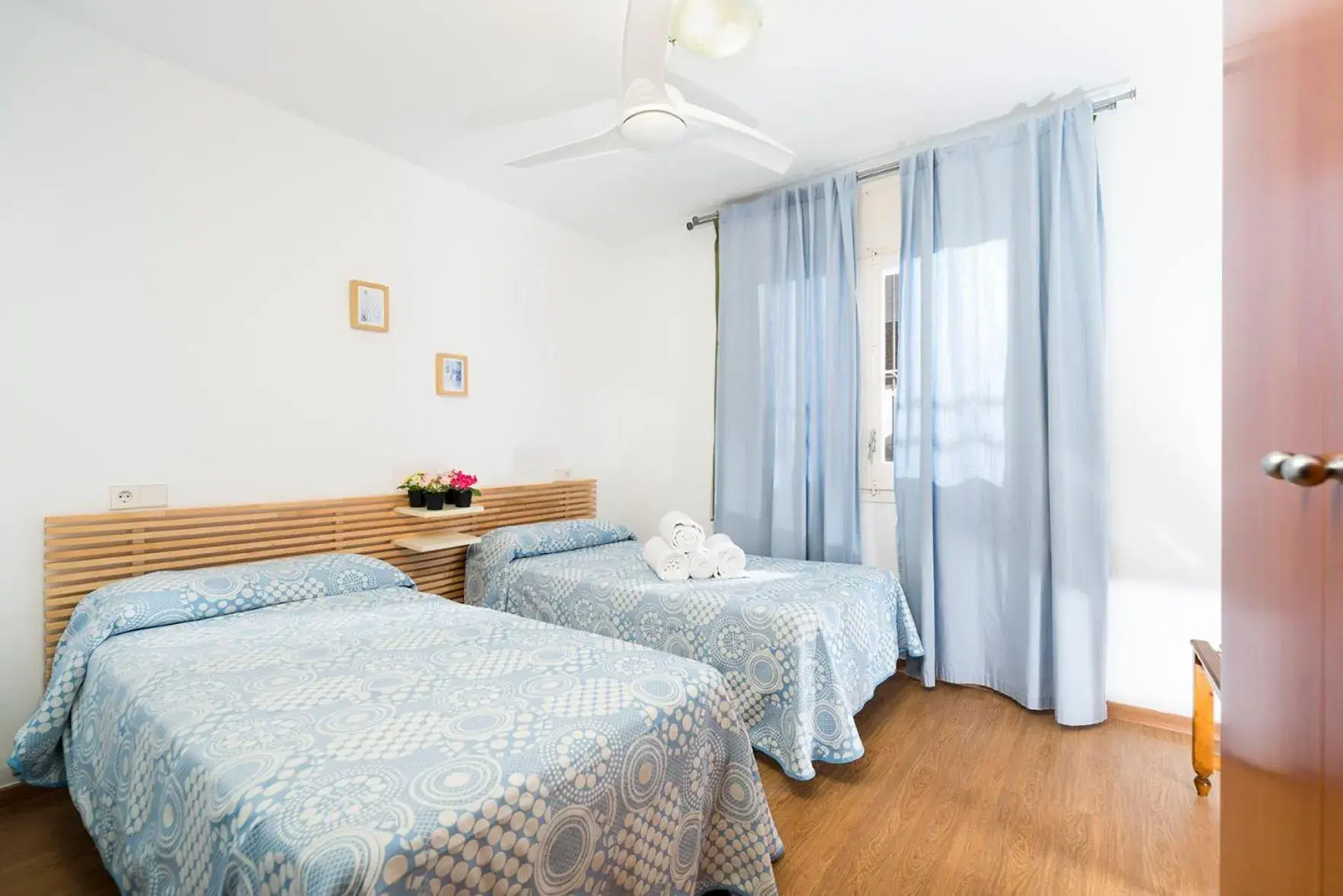 Bedroom, Bed in Apartaments Els Llorers