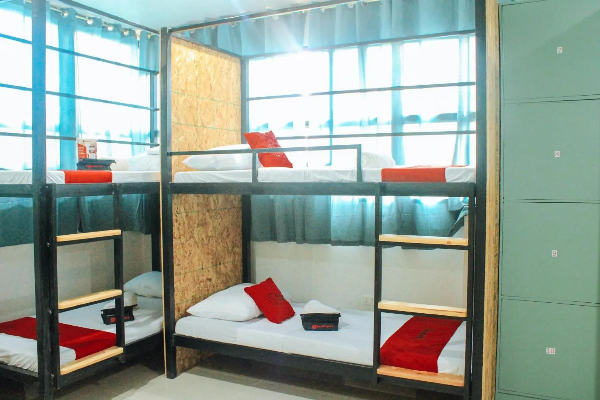 Bunk Bed in RedDoorz @ Taloto District Tagbilaran