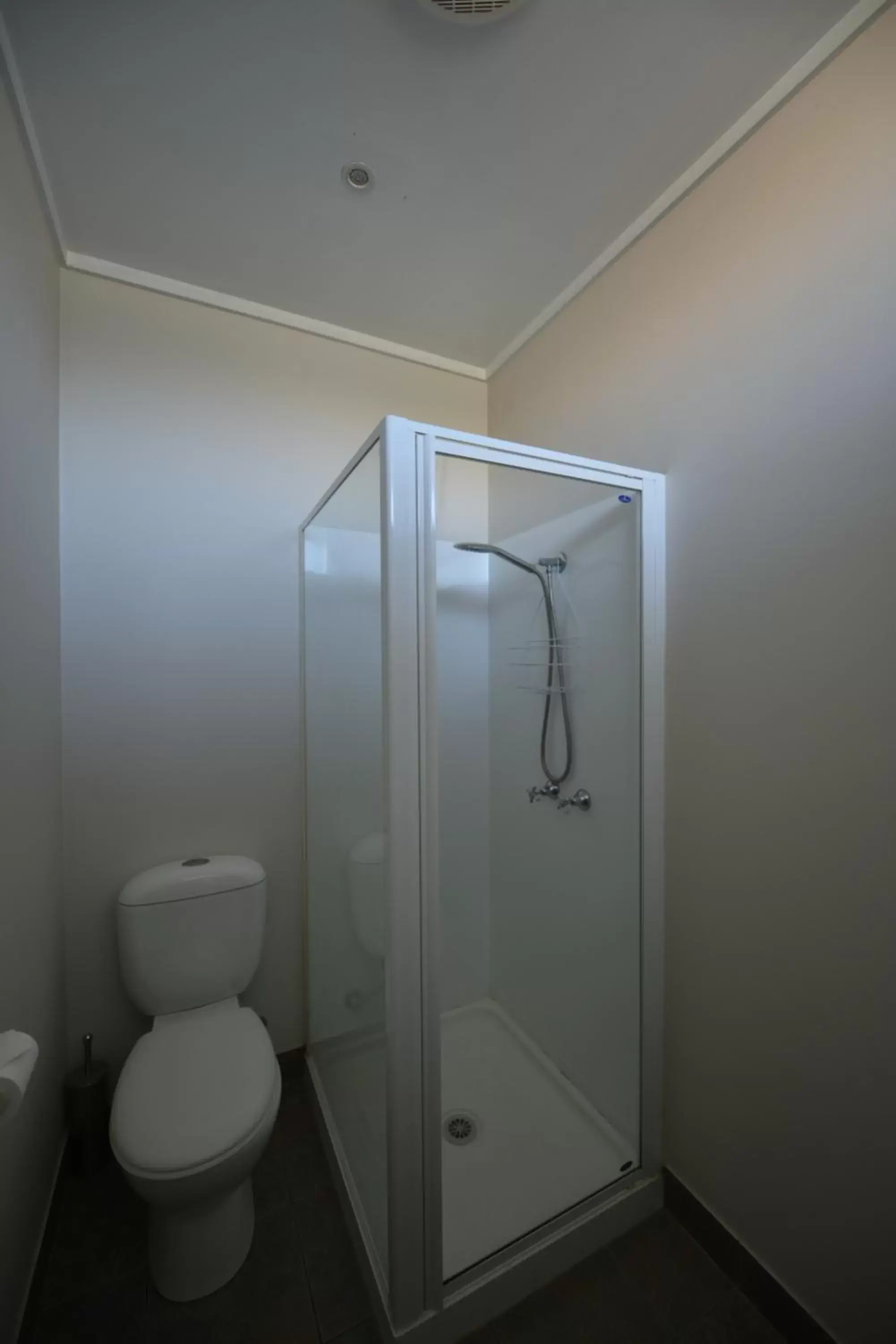 Shower, Bathroom in Comfort Inn & Suites Lakes Entrance
