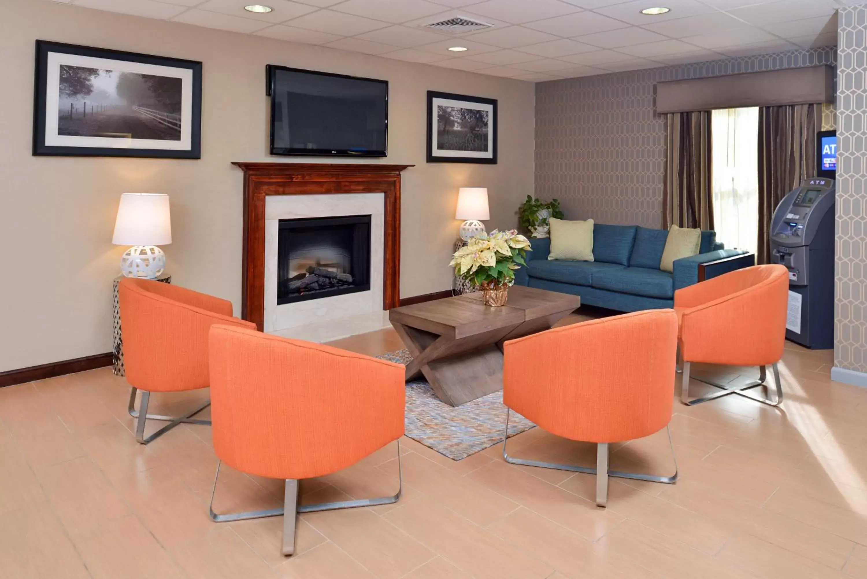 Lobby or reception, Seating Area in Best Western North Attleboro - Providence Beltway