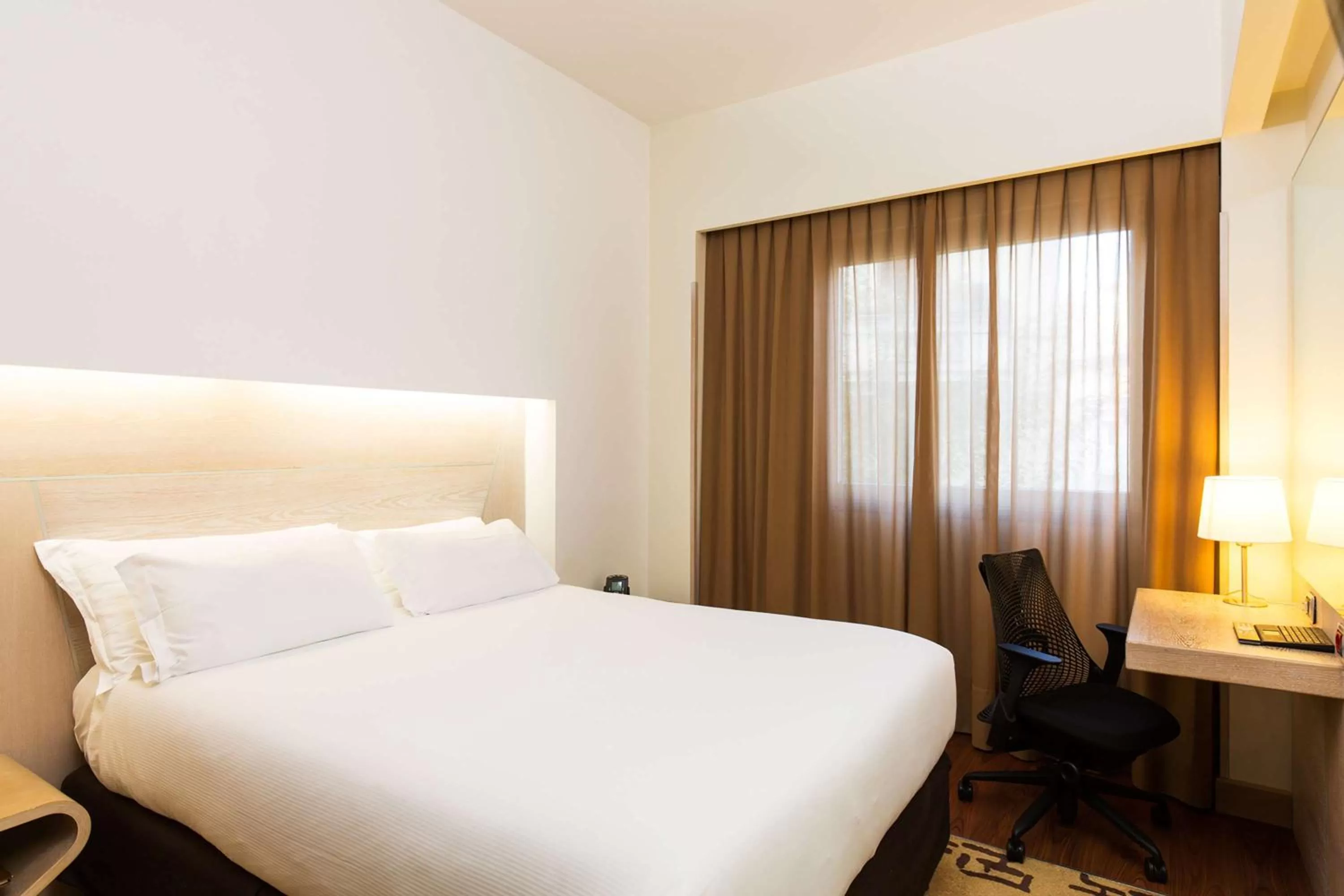 Queen Room in Hilton Garden Inn Rome Claridge