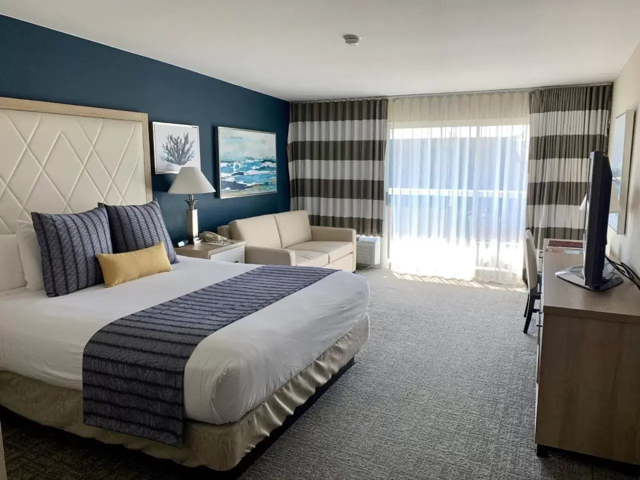 Seating area, Bed in Bay Club Hotel and Marina Seating area, Bed in Bay Club Hotel and Marina