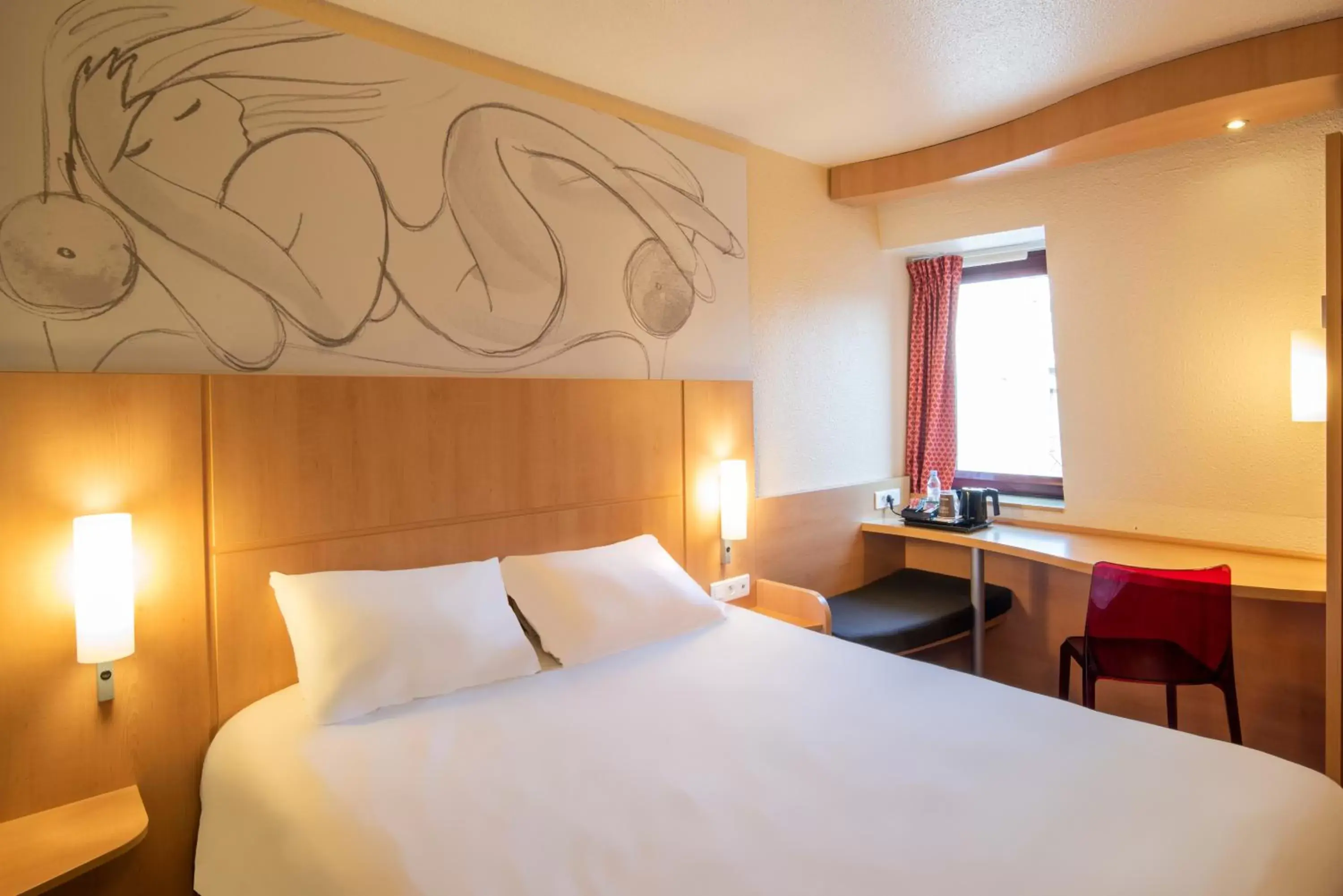 Bedroom, Bed in ibis Le Mans Centre