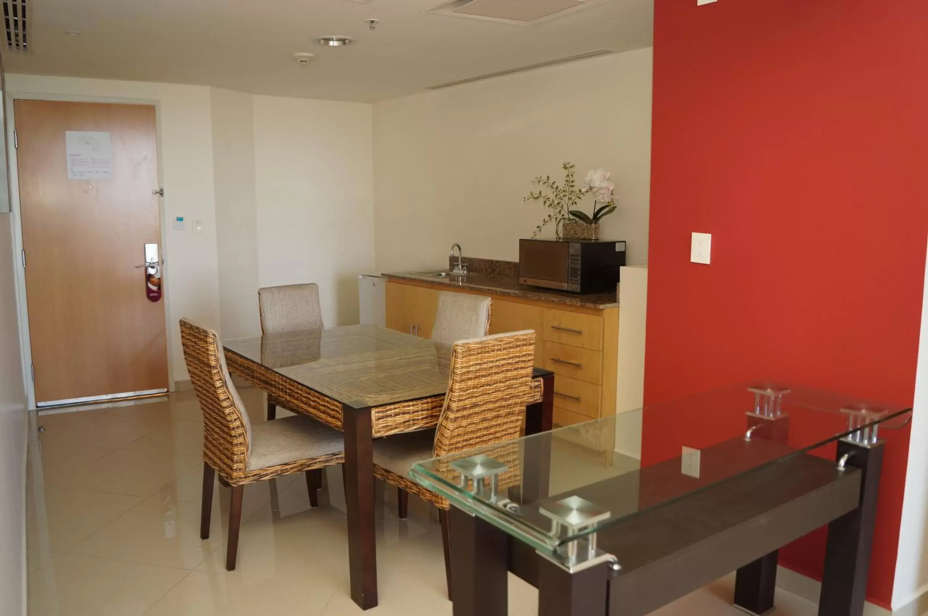 Bedroom, Dining Area in Holiday Inn Tuxpan - Convention Center, an IHG Hotel
