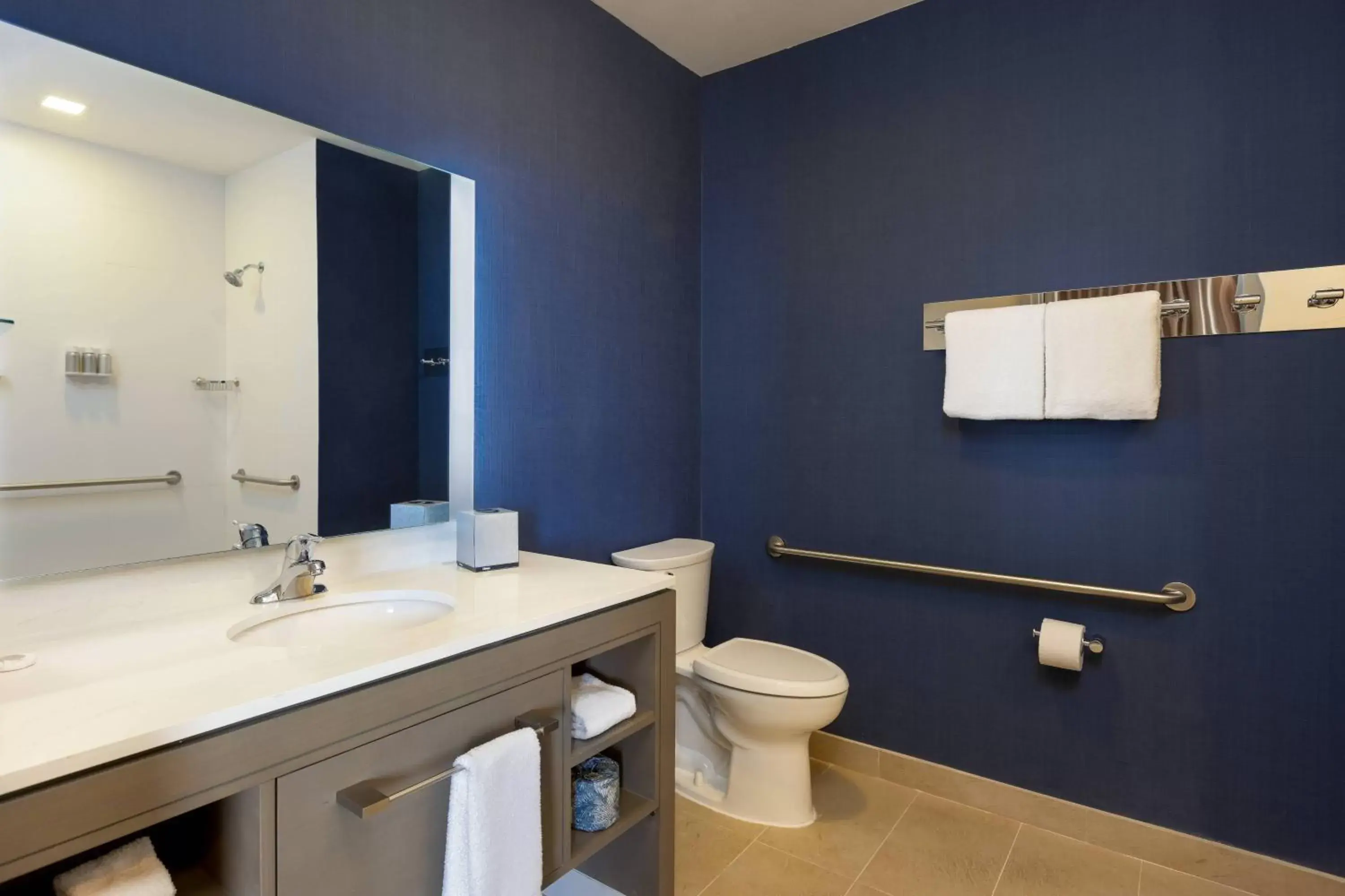Bathroom in Residence Inn by Marriott Cancun Hotel Zone