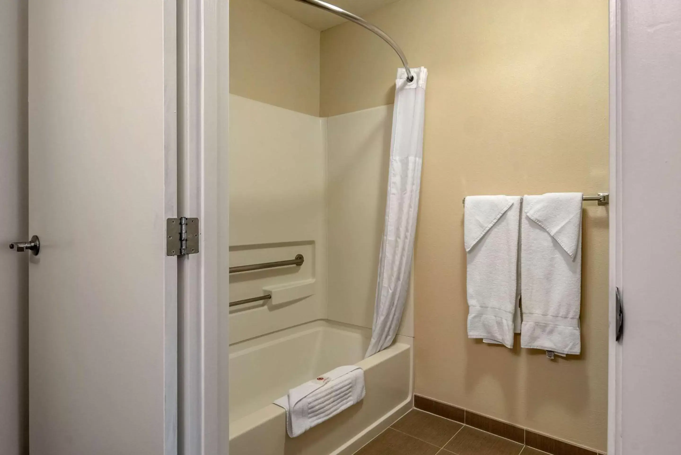 Photo of the whole room, Bathroom in Comfort Inn Columbia Gorge