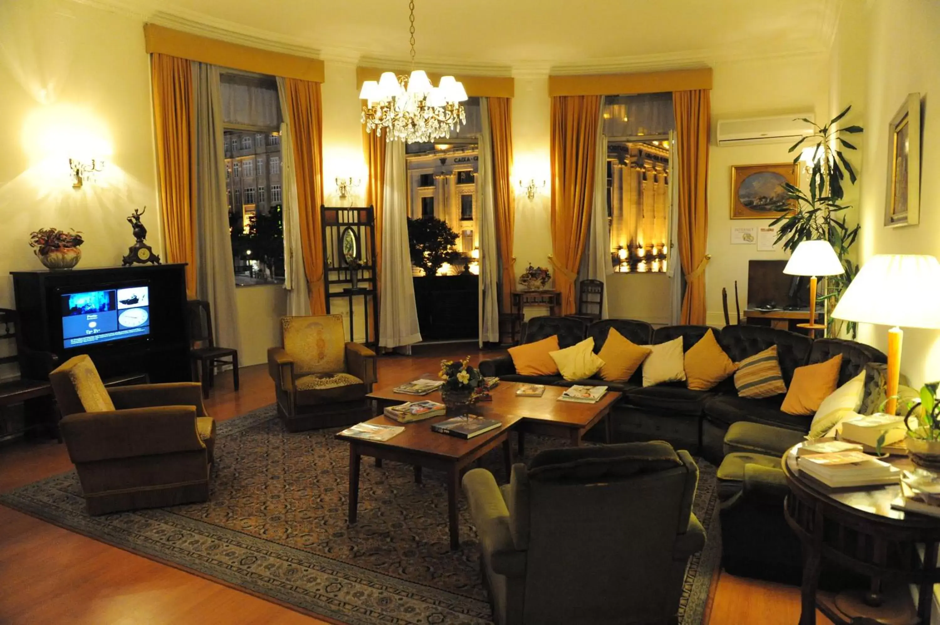 Communal lounge/ TV room, Restaurant/Places to Eat in Hotel Aliados Communal lounge/ TV room, Restaurant/Places to Eat in Hotel Aliados