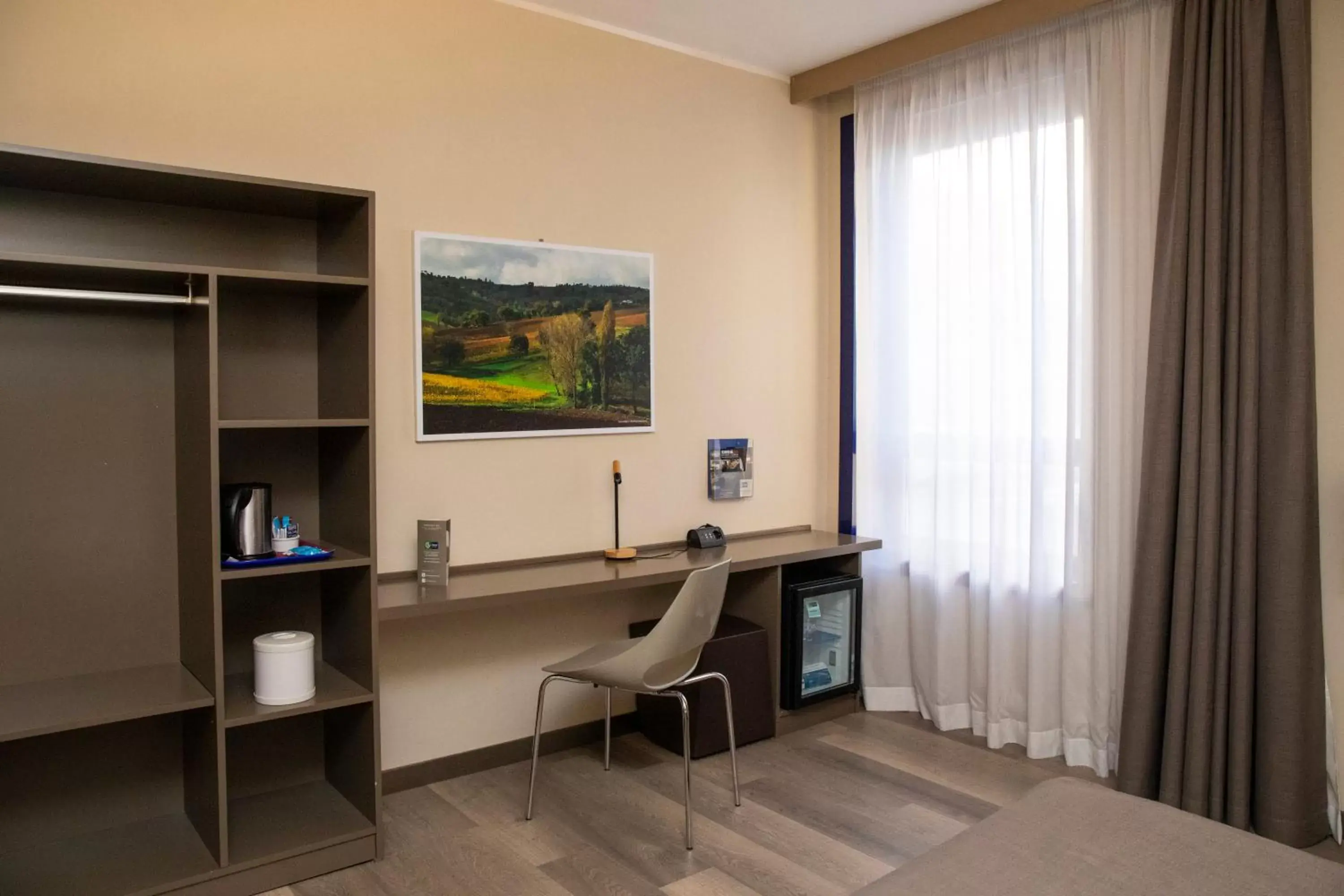 TV and multimedia, TV/Entertainment Center in City Hotel & Suites