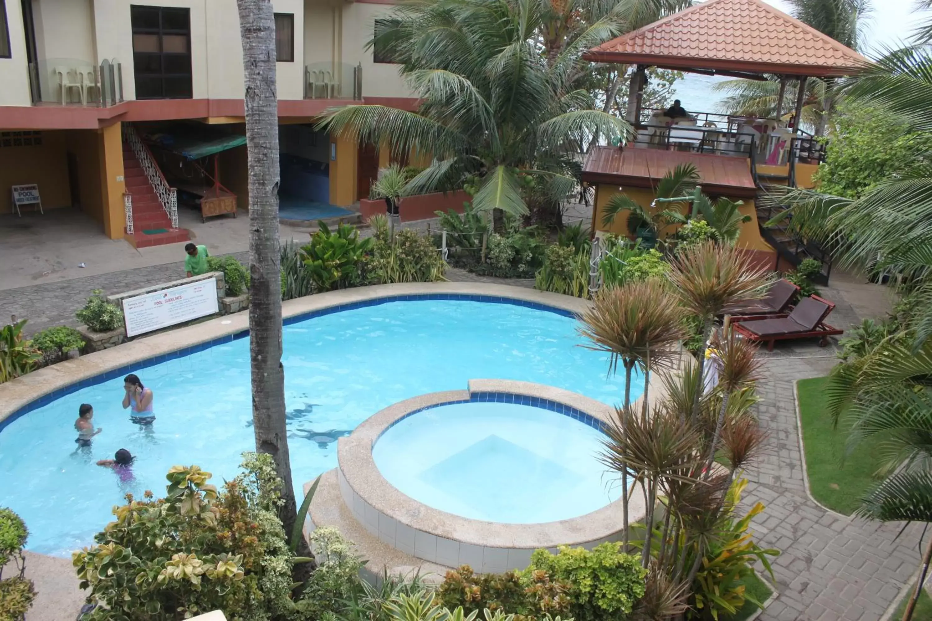 Swimming pool in Lost Horizon Beach Dive Resort Swimming pool in Lost Horizon Beach Dive Resort