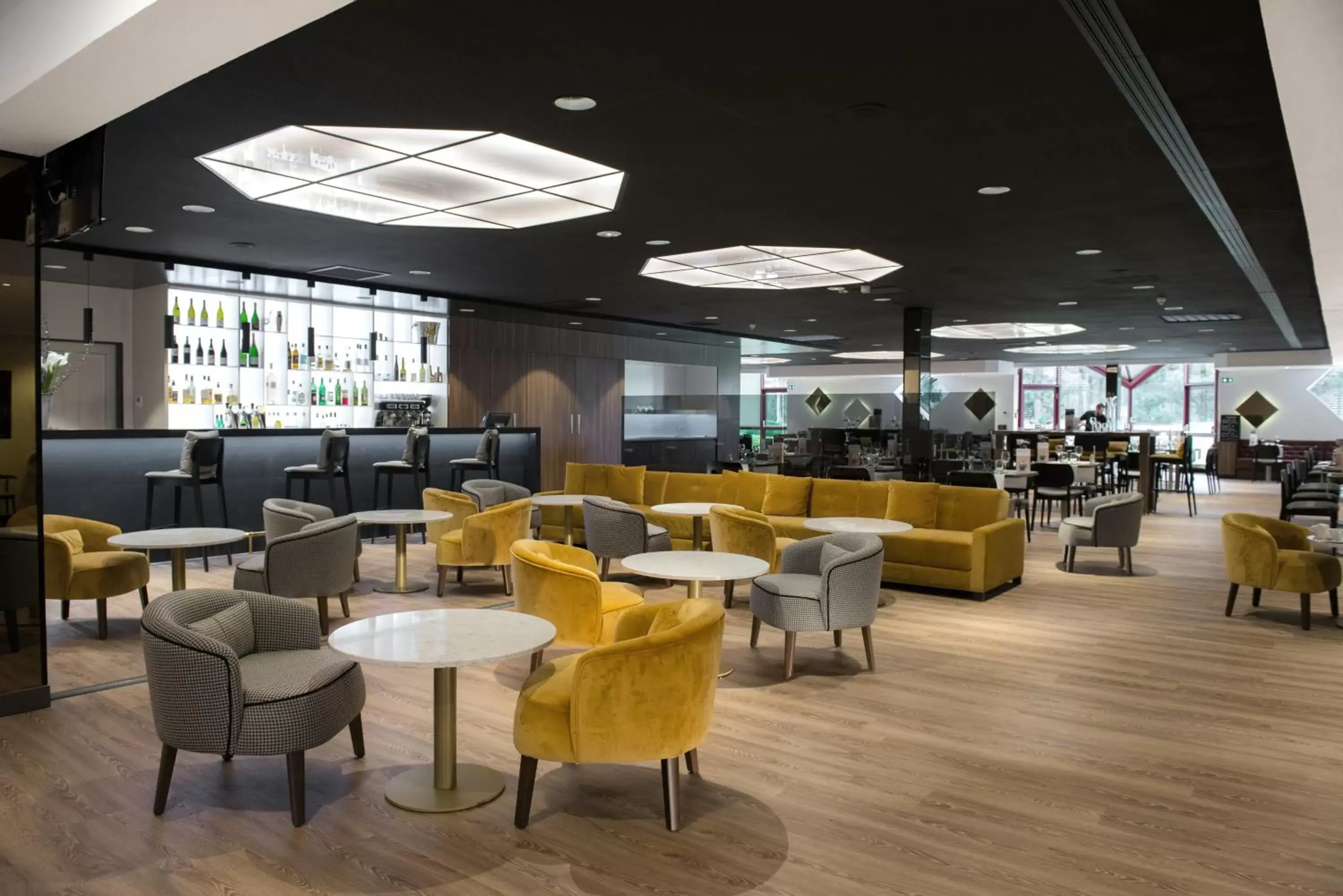 Lounge or bar, Lounge/Bar in Mercure Caen Cote De Nacre