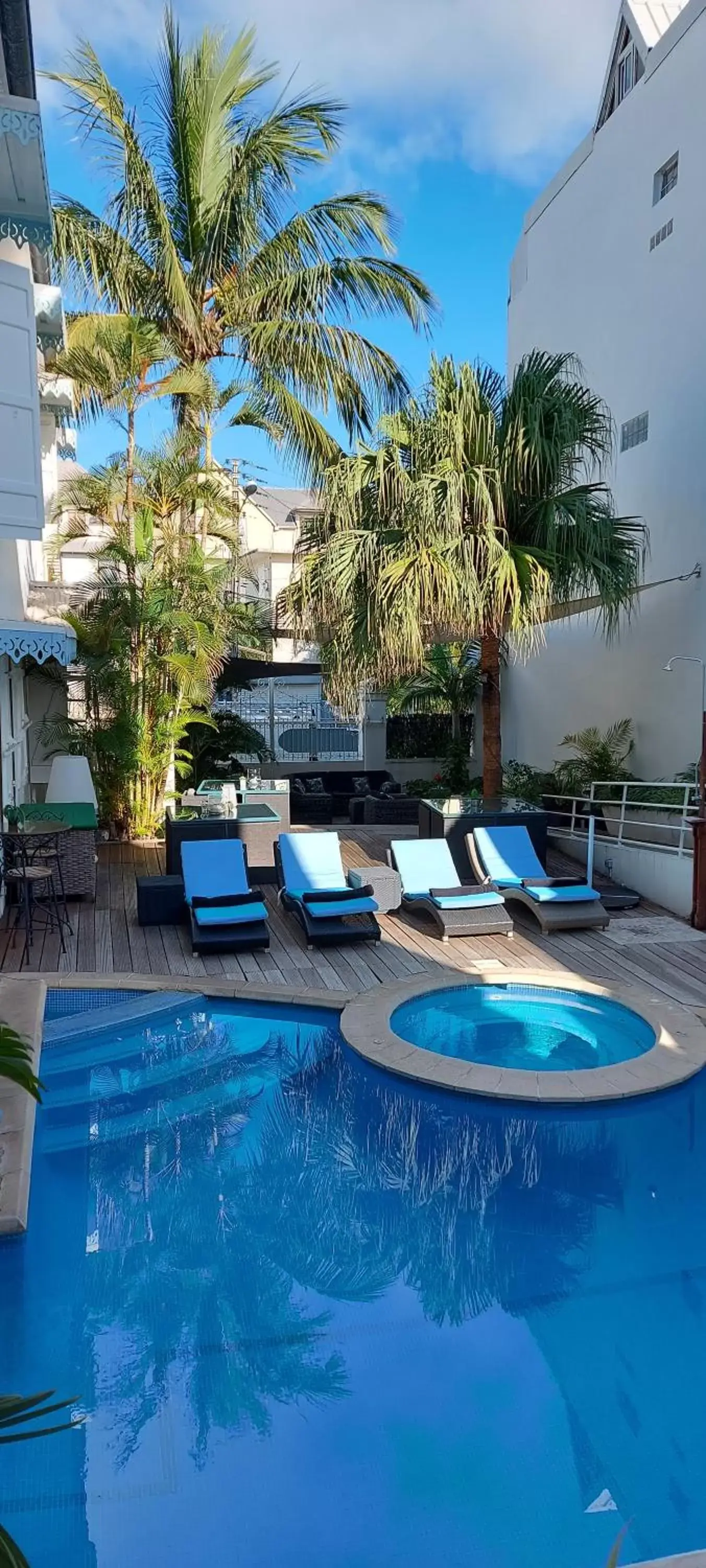 Swimming pool in Le Juliette Dodu- Le charme d'un monument historique Swimming pool in Le Juliette Dodu- Le charme d'un monument historique