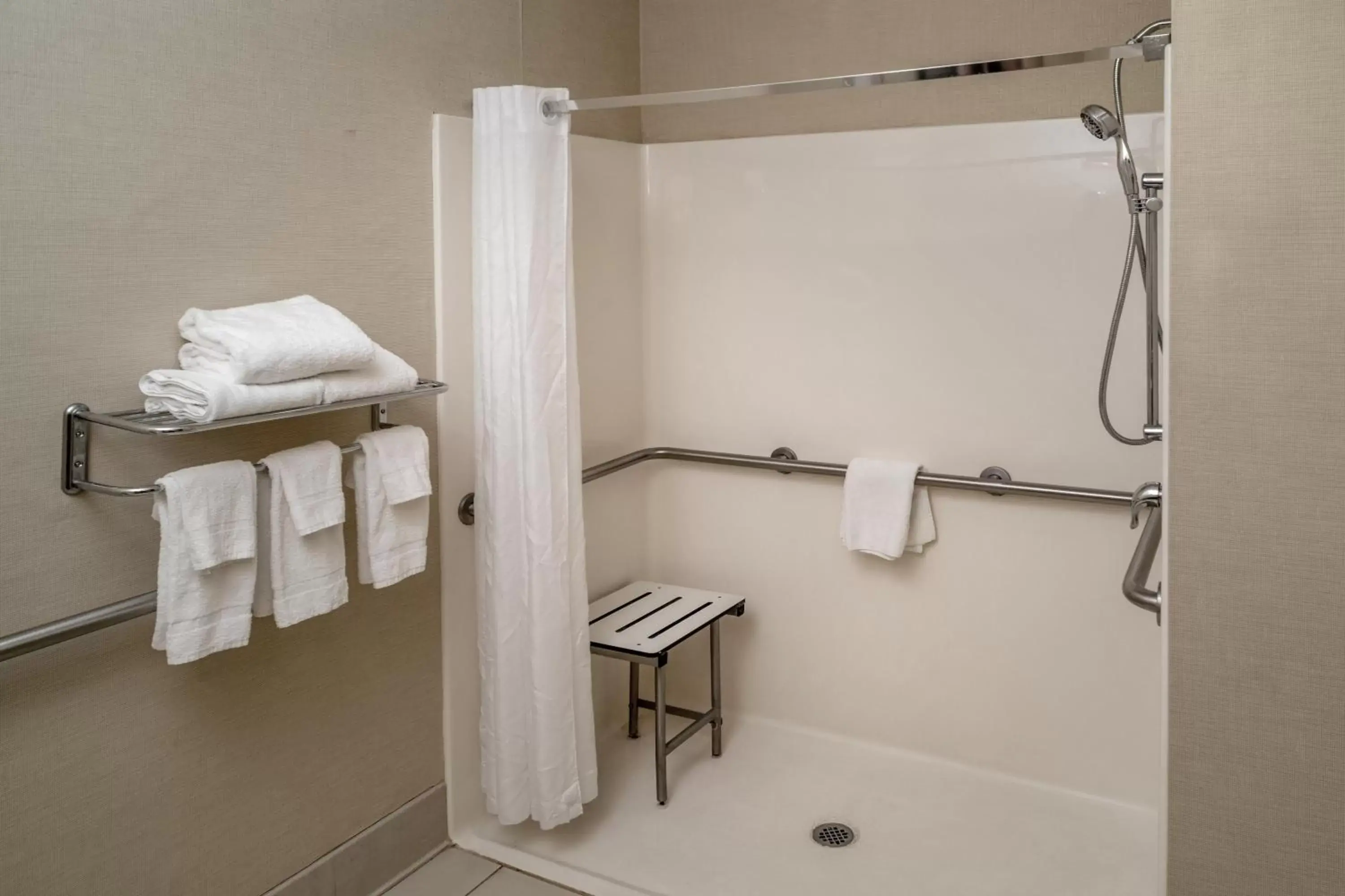 Shower, Bathroom in Country Inn & Suites by Radisson, Charleston South, WV
