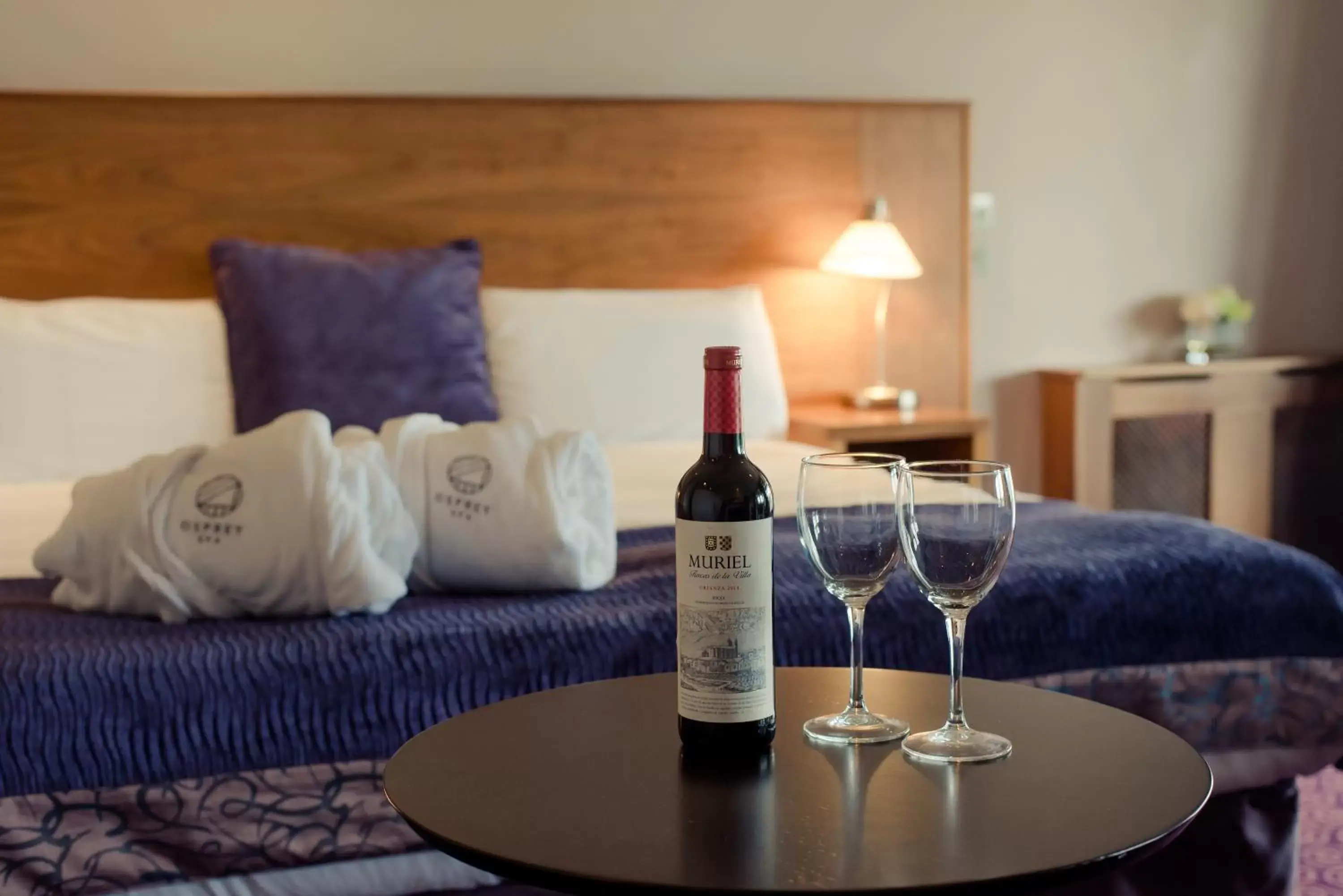 Bedroom, Drinks in Osprey Hotel