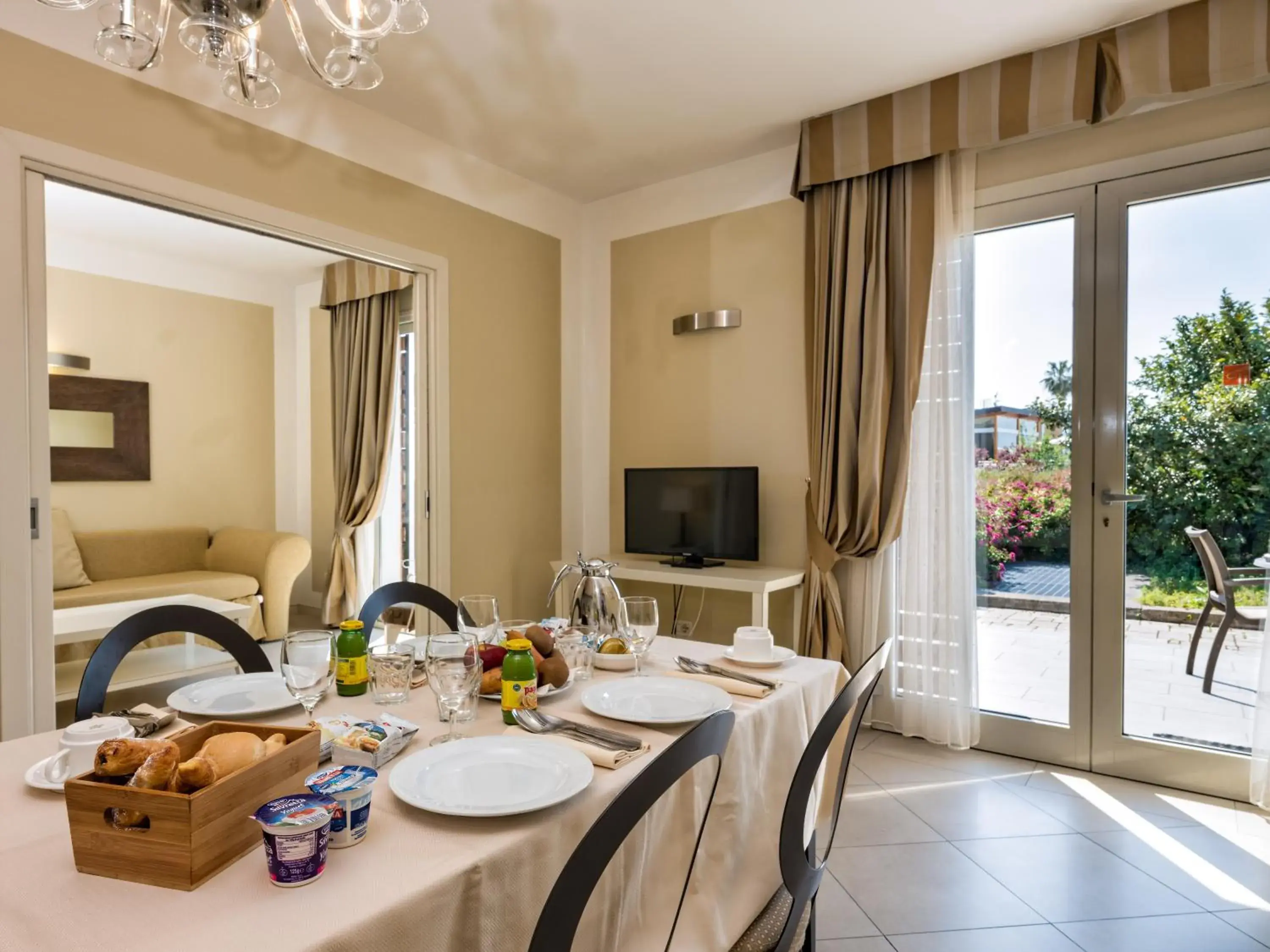 Living room, Dining Area in Parc Hotel Germano Suites & Apartments