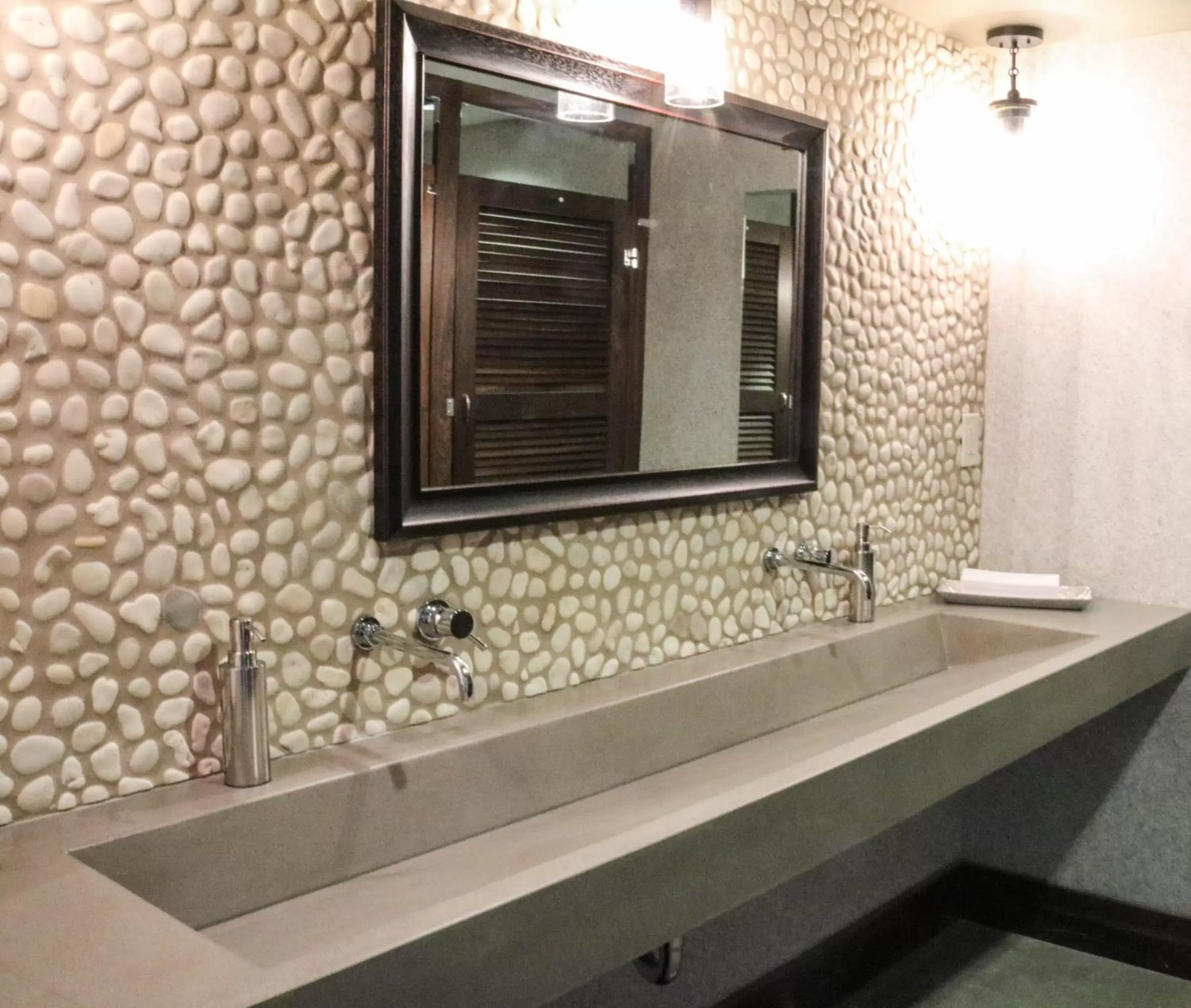 Lobby or reception, Bathroom in Hotel Indigo Traverse City, an IHG Hotel