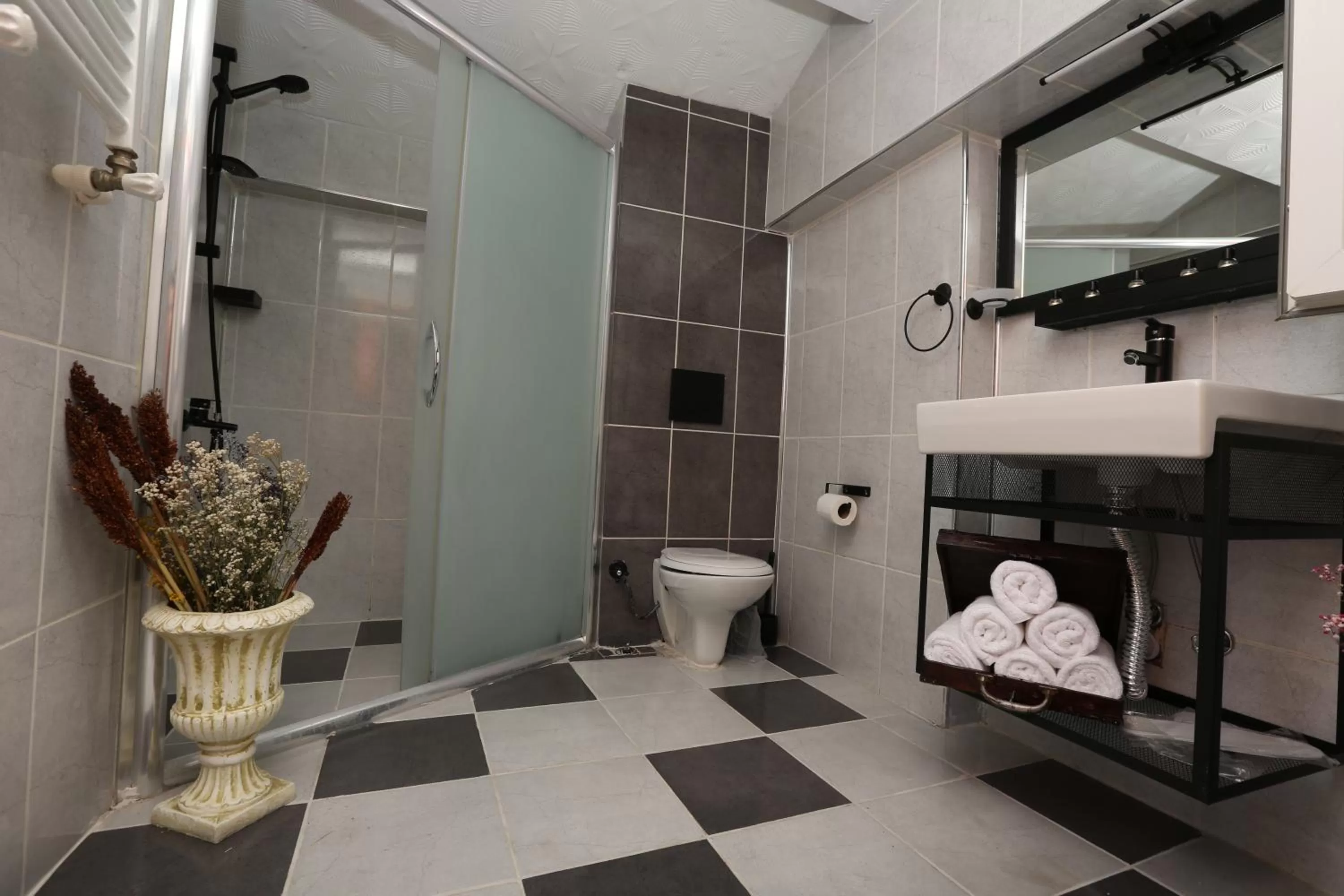 Shower in Perazre Hotel