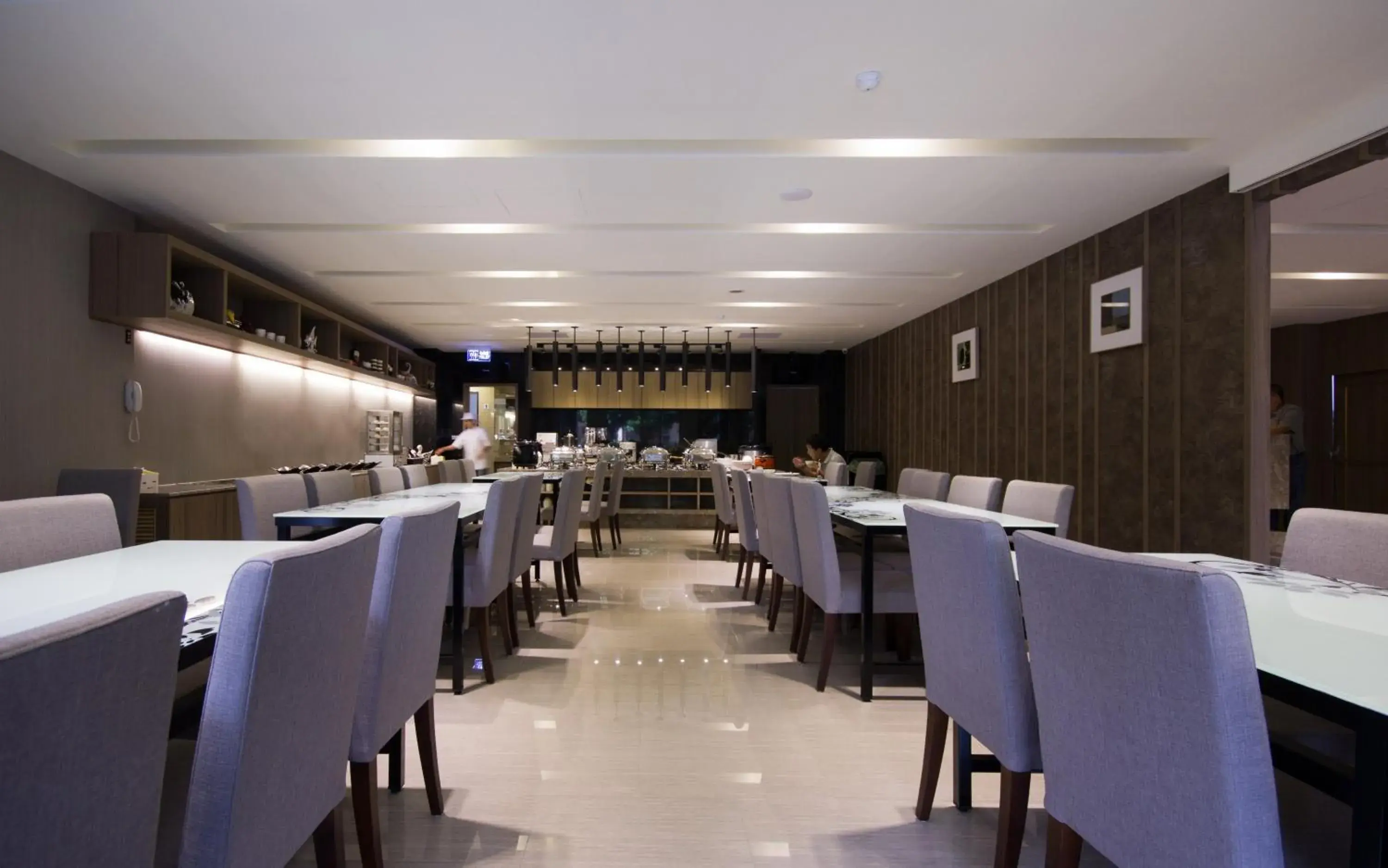 Restaurant/Places to Eat in Royal Guest Hotel