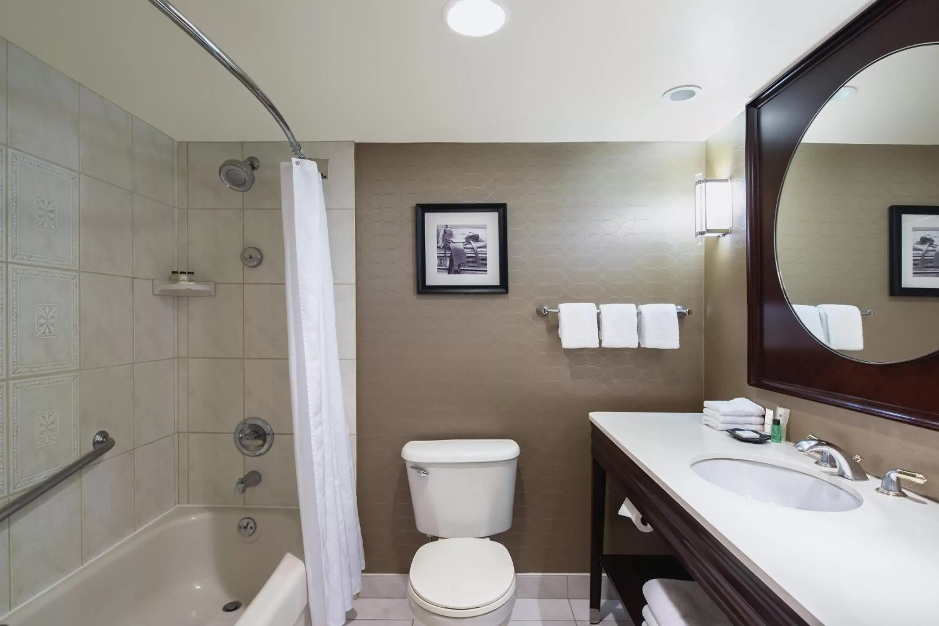 Photo of the whole room, Bathroom in Red Deer Resort & Casino