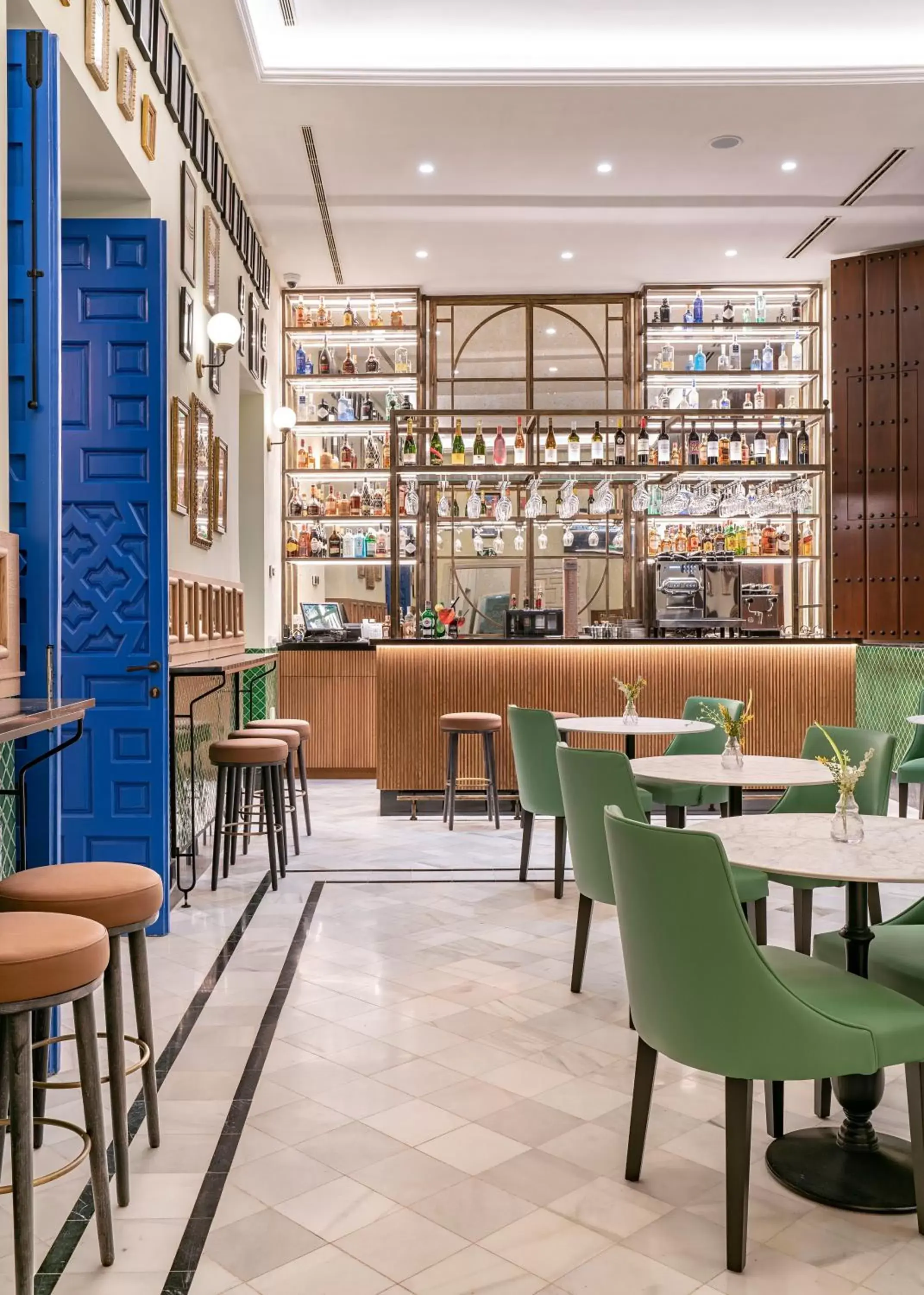 Lounge or bar in Vincci Molviedro Lounge or bar in Vincci Molviedro