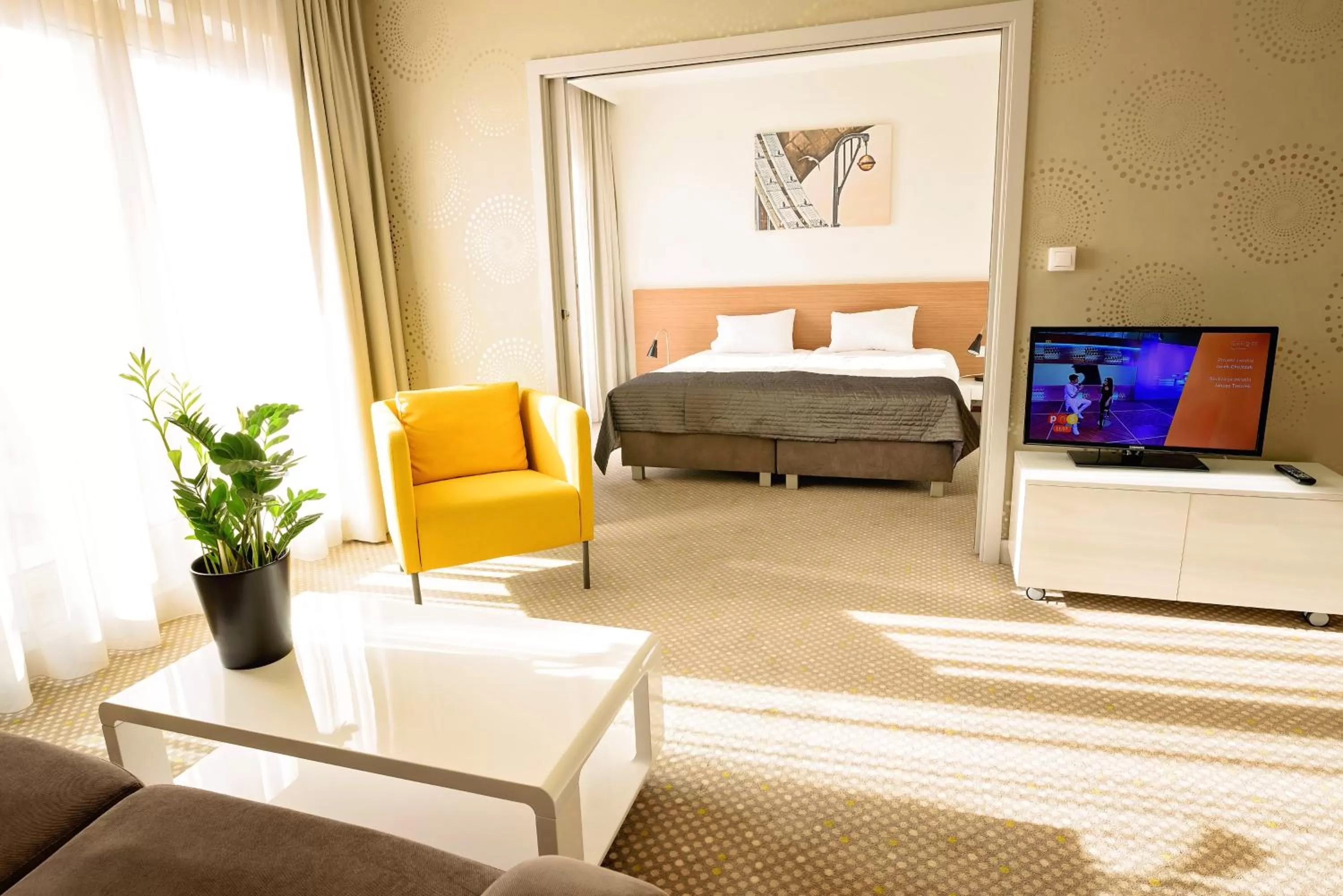 Photo of the whole room, Bed in Invite