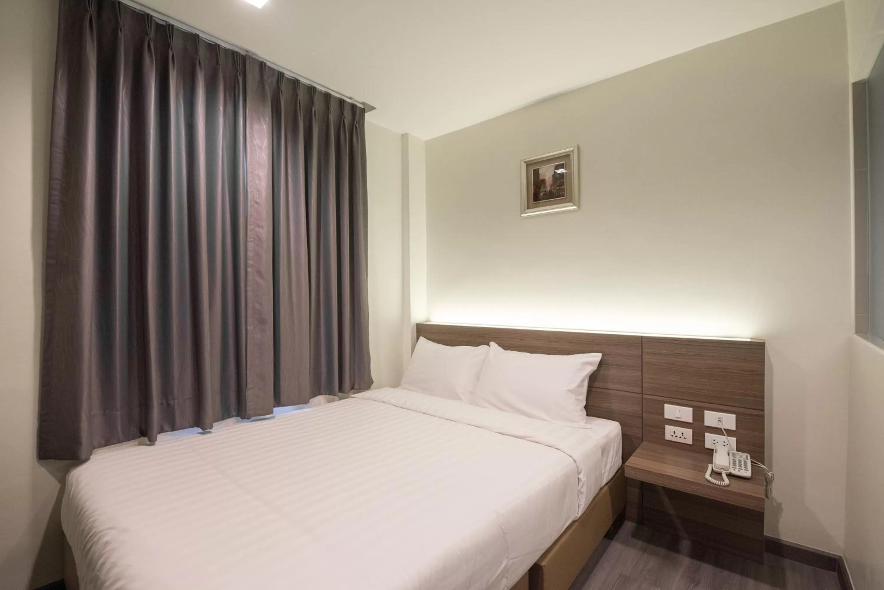 Bedroom, Bed in Sovereign Group Hotel at Pratunam