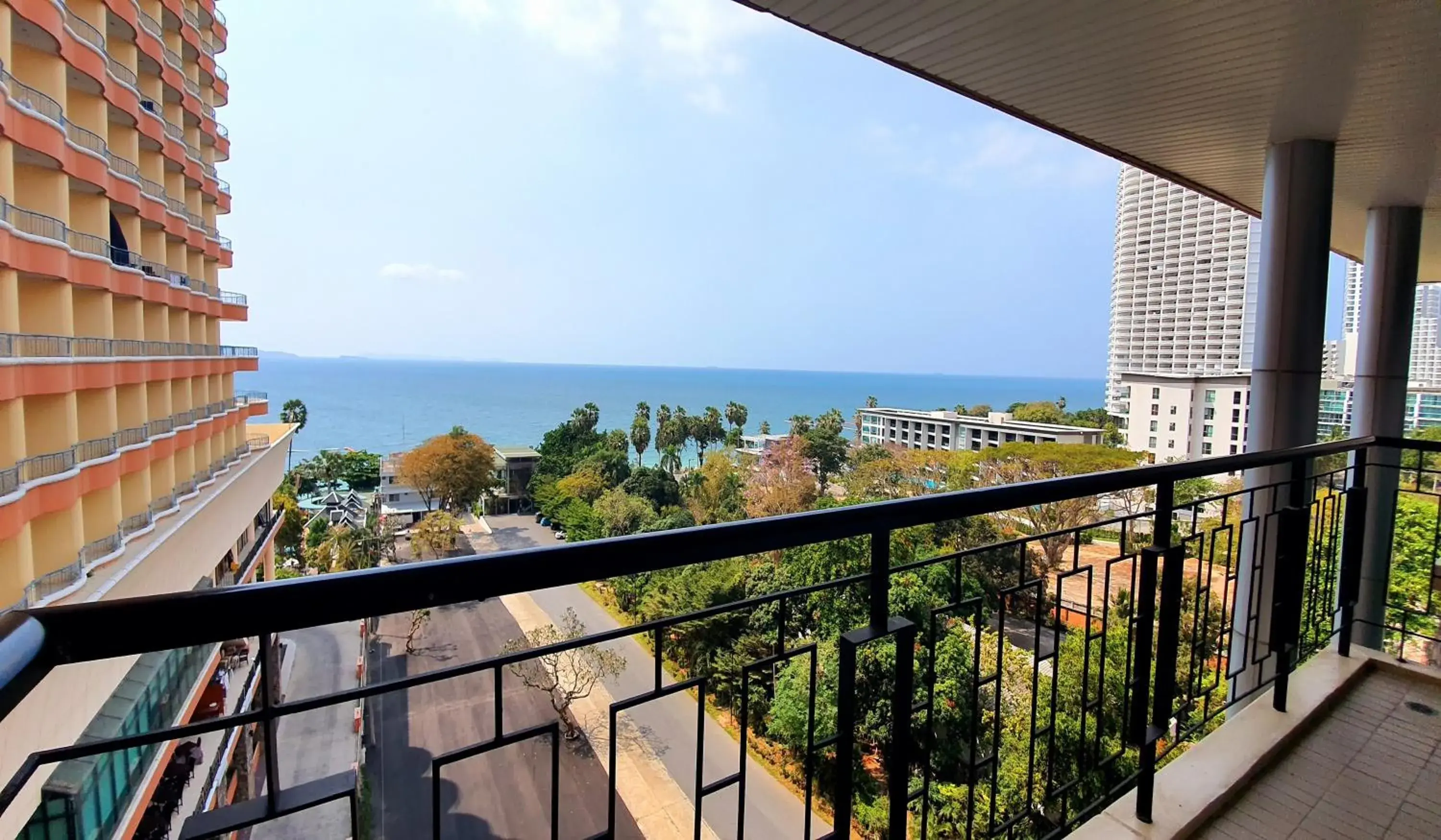 Sea view, Balcony/Terrace in Long Beach Garden Hotel & Pavilions