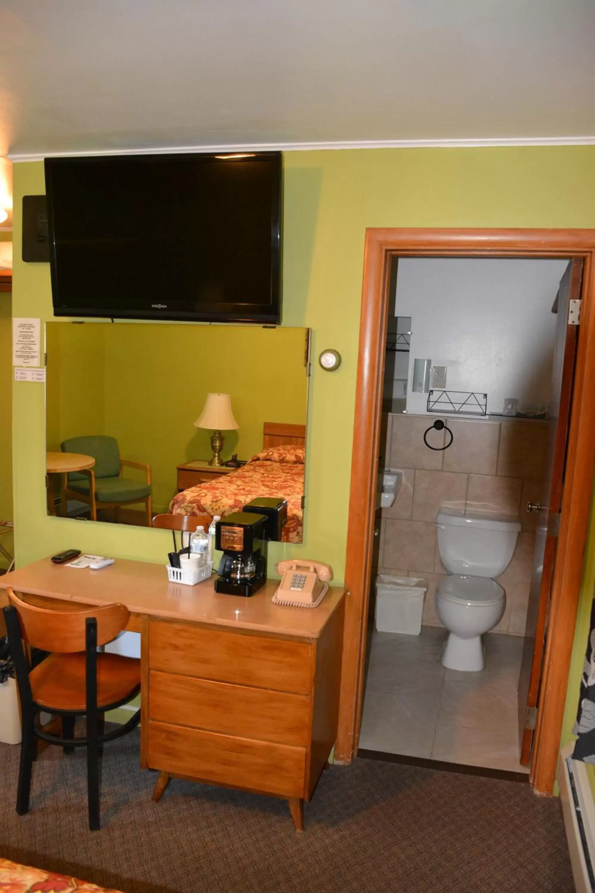 TV and multimedia, Bathroom in The Village Motel