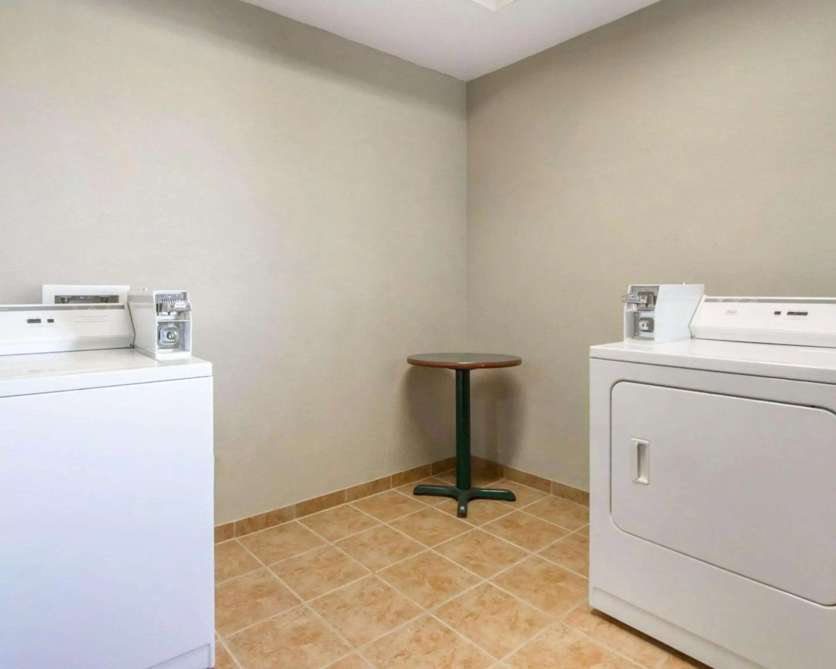 On site, Bathroom in Comfort Inn Bolivar