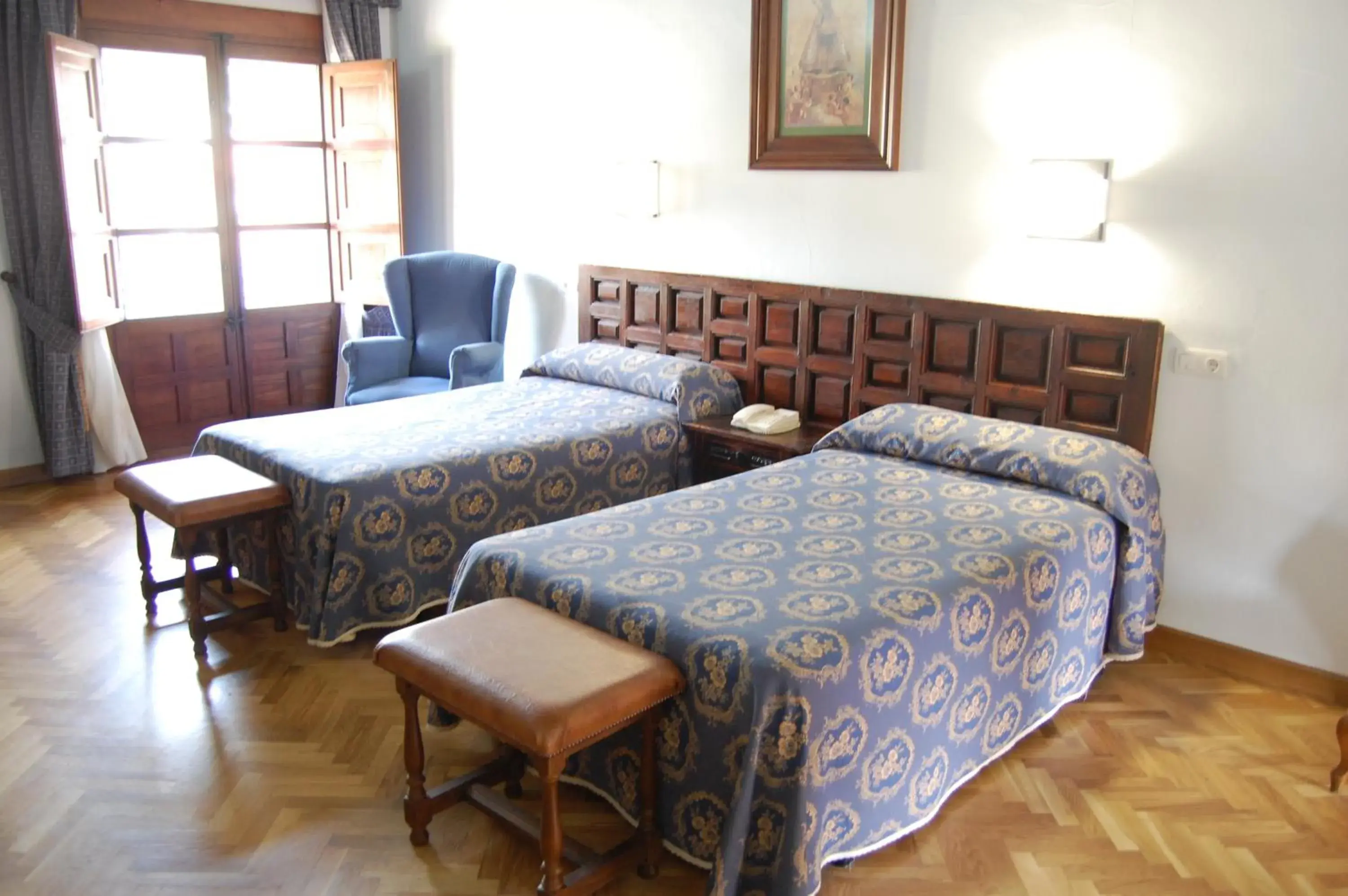 Photo of the whole room, Bed in Hospederia del Real Monasterio