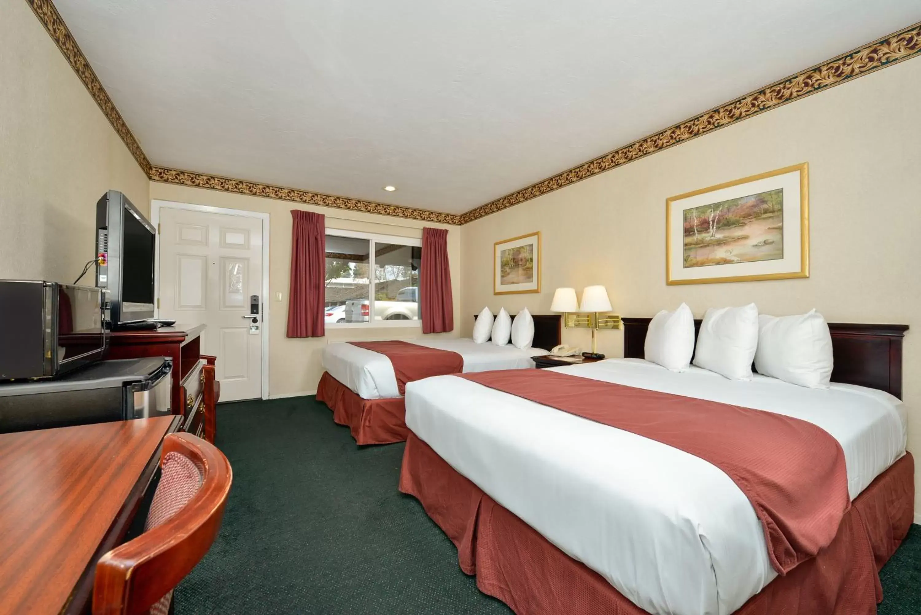 Bedroom in Americas Best Value Inn - Sky Ranch