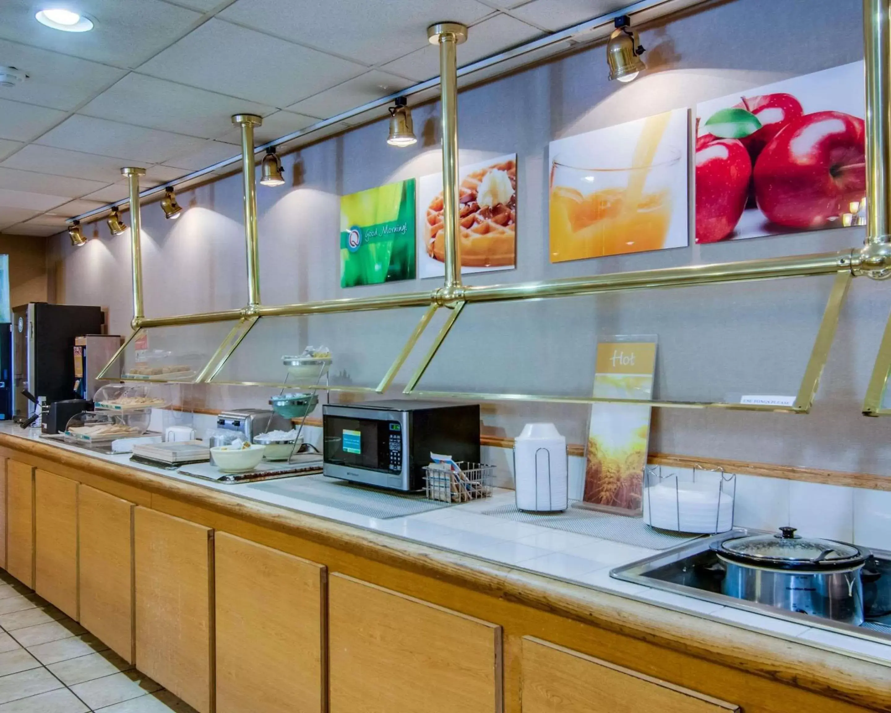 Restaurant/places to eat, Kitchen/Kitchenette in Quality Hotel and Conference Center