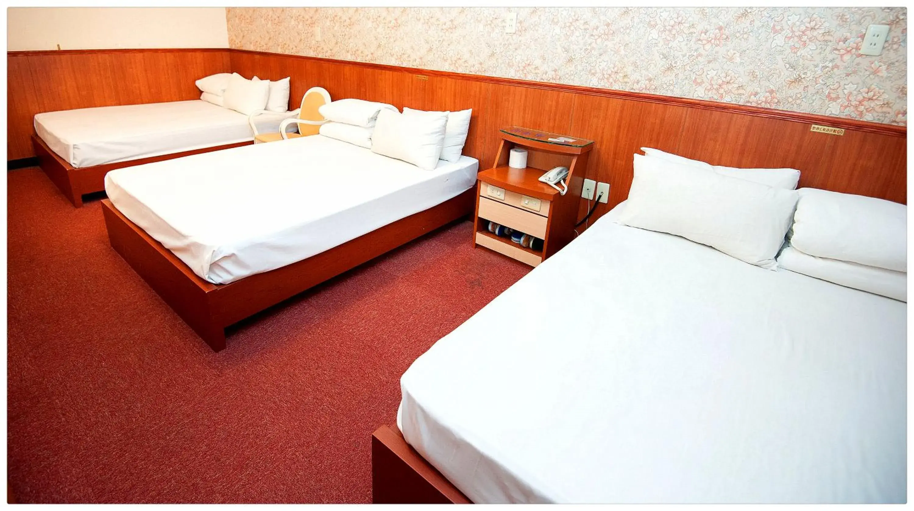 Photo of the whole room, Bed in New May Flower Hotel