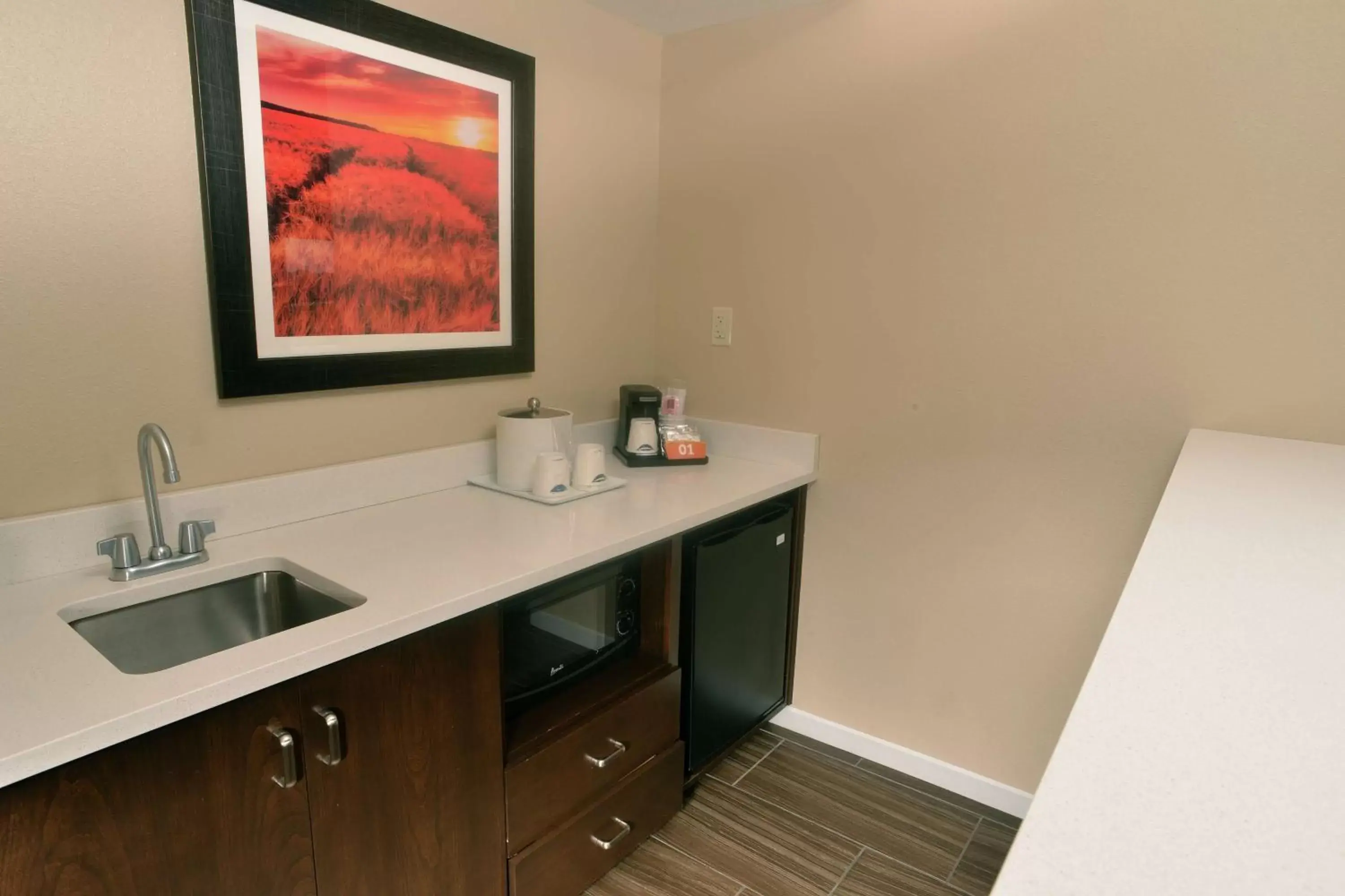 Kitchen or kitchenette, Kitchen/Kitchenette in Hampton Inn Springfield-Southeast, MO