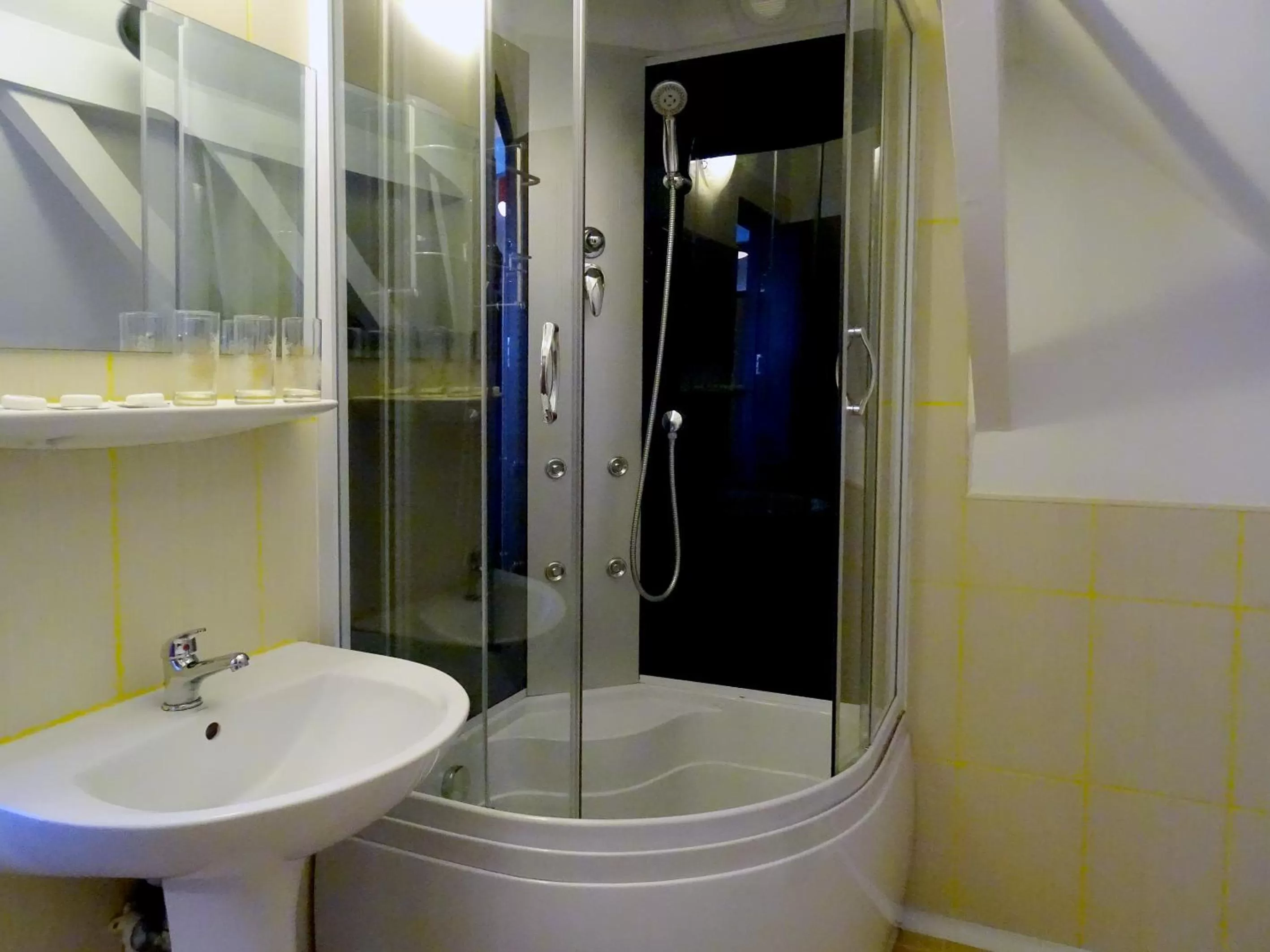 Shower, Bathroom in Prince Hotel