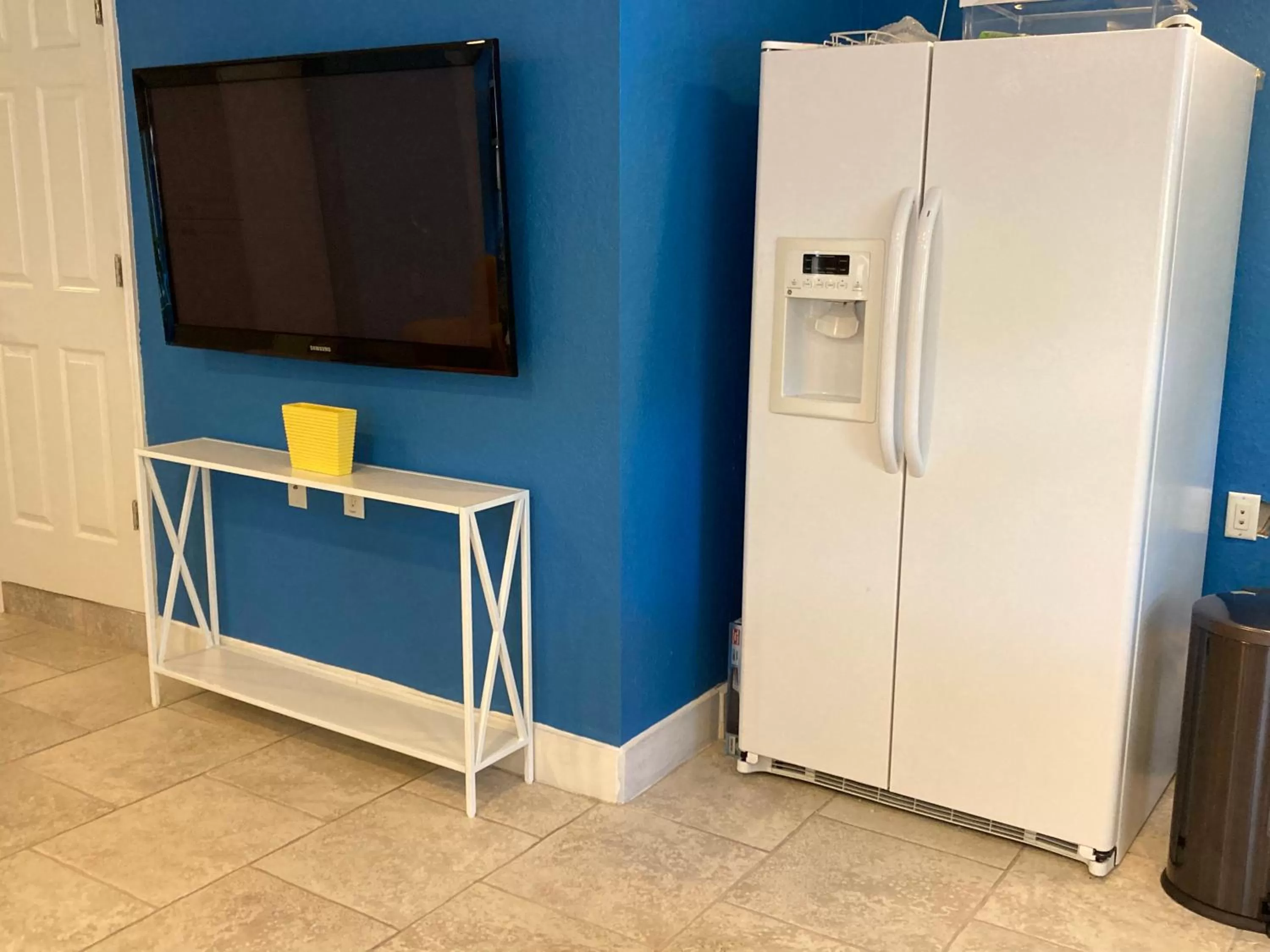 3Gulls Inn Ozona-Boutique Hotel-Steps from Restaurants & Brewery-SwimSpa Pool-Pet Friendly