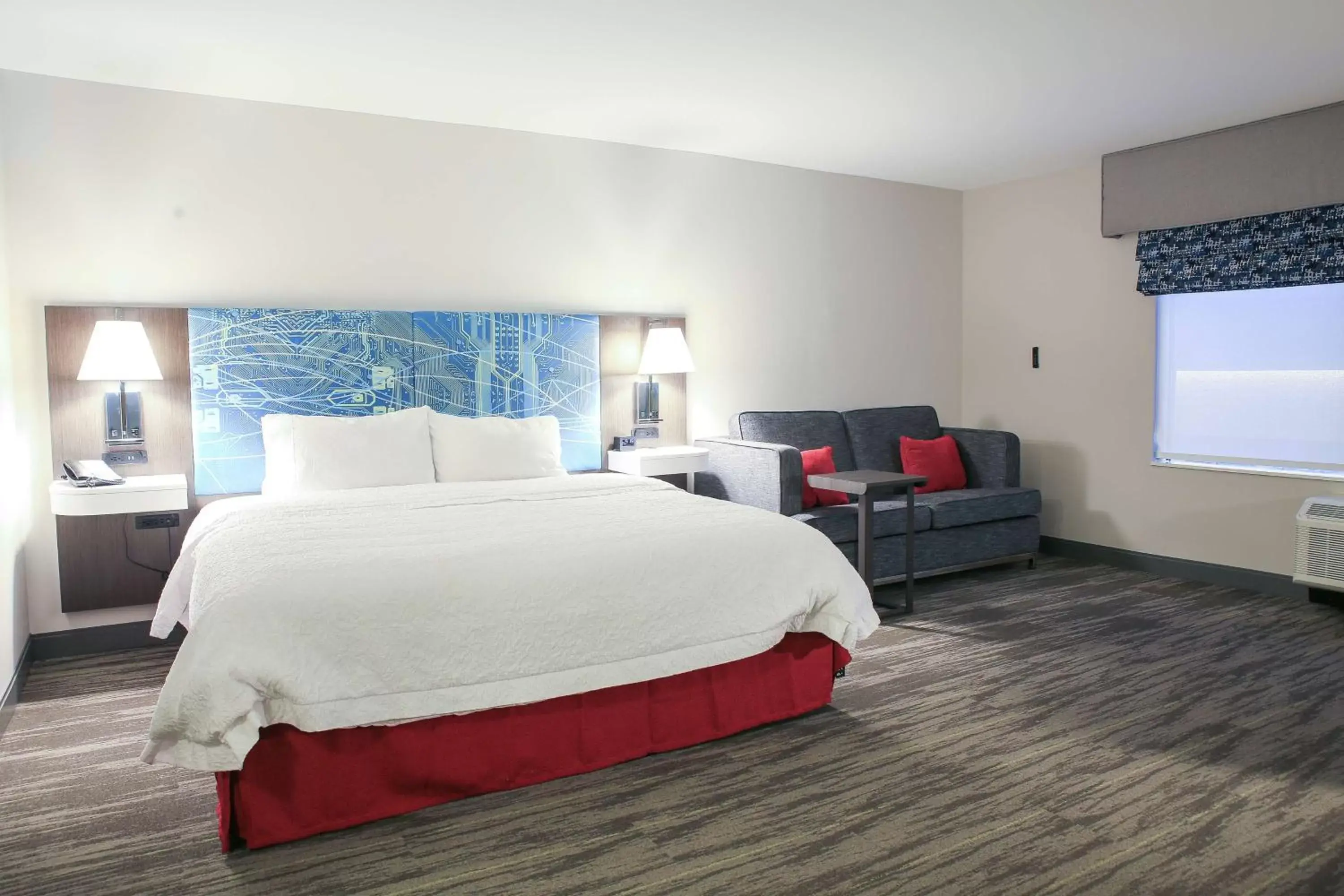 Living room, Bed in Hampton Inn & Suites Mount Laurel/Moorestown