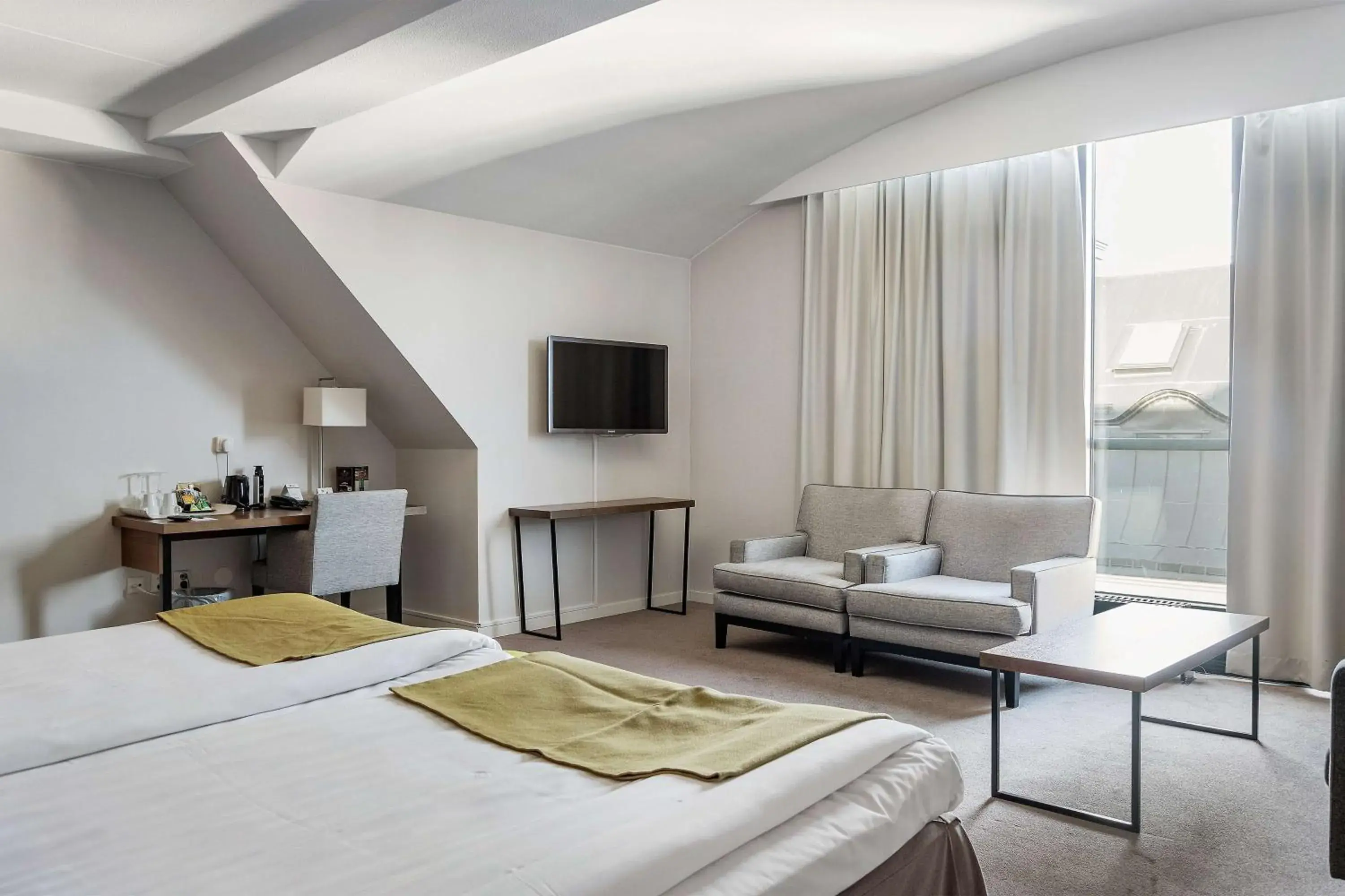 Bedroom, Seating Area in Best Western Plus Hotel Plaza