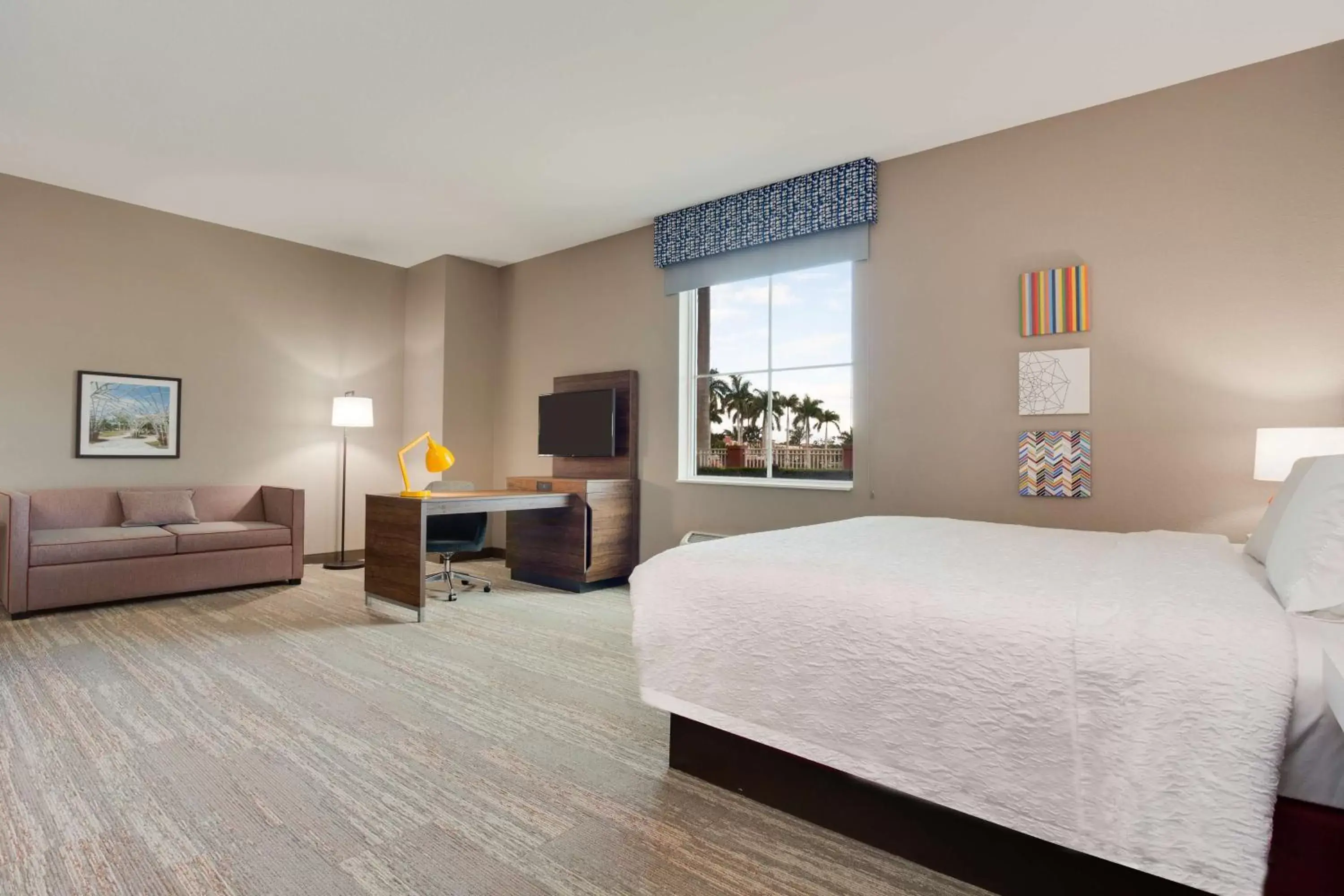Bed in Hampton Inn & Suites Fort Lauderdale - Miramar
