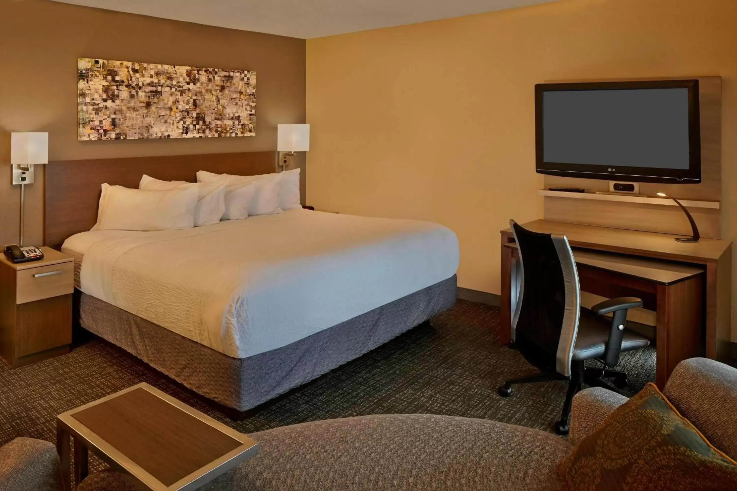Photo of the whole room, Bed in Courtyard by Marriott Orlando East/UCF Area