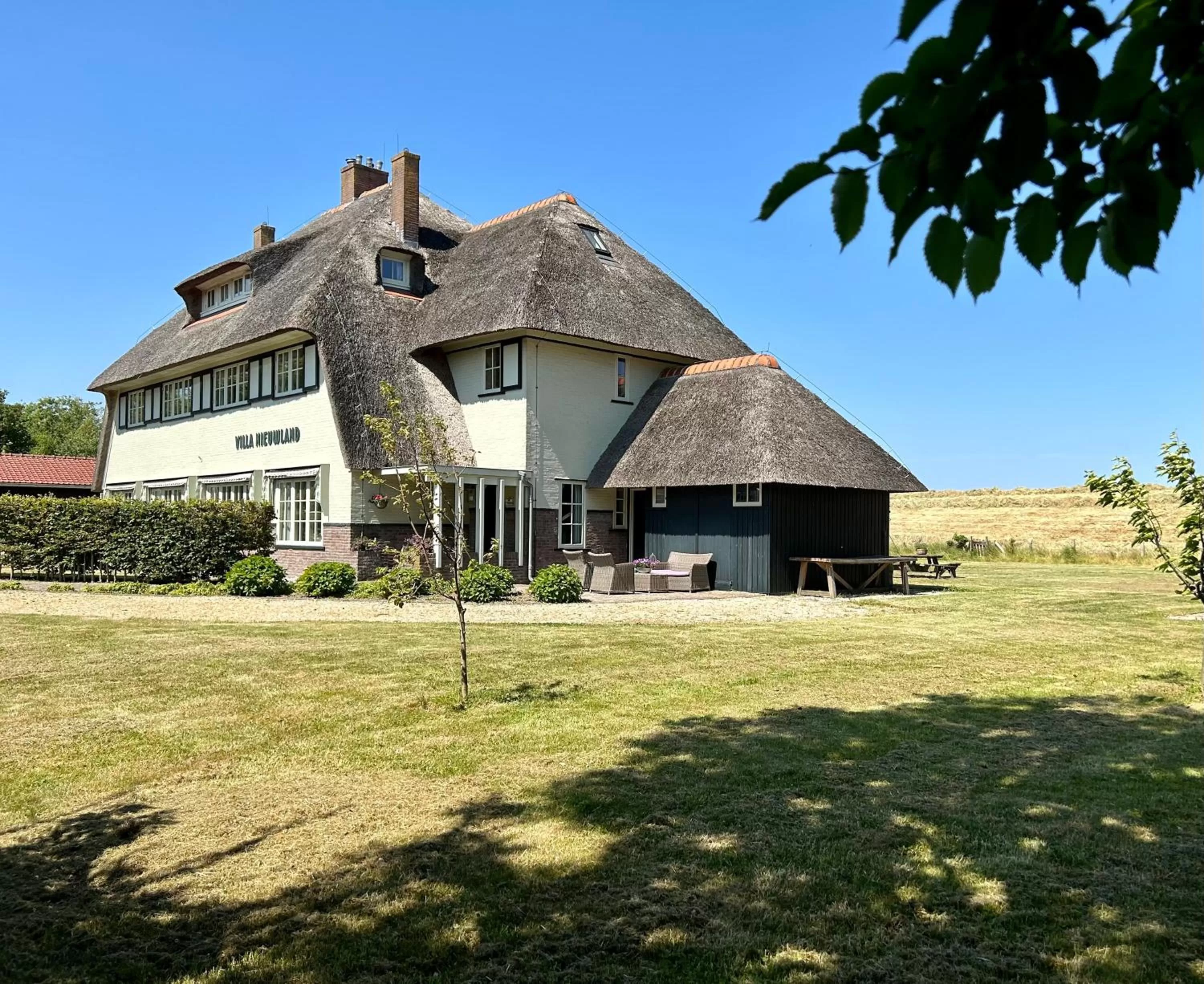 Property Building in B&B Villa Nieuwland