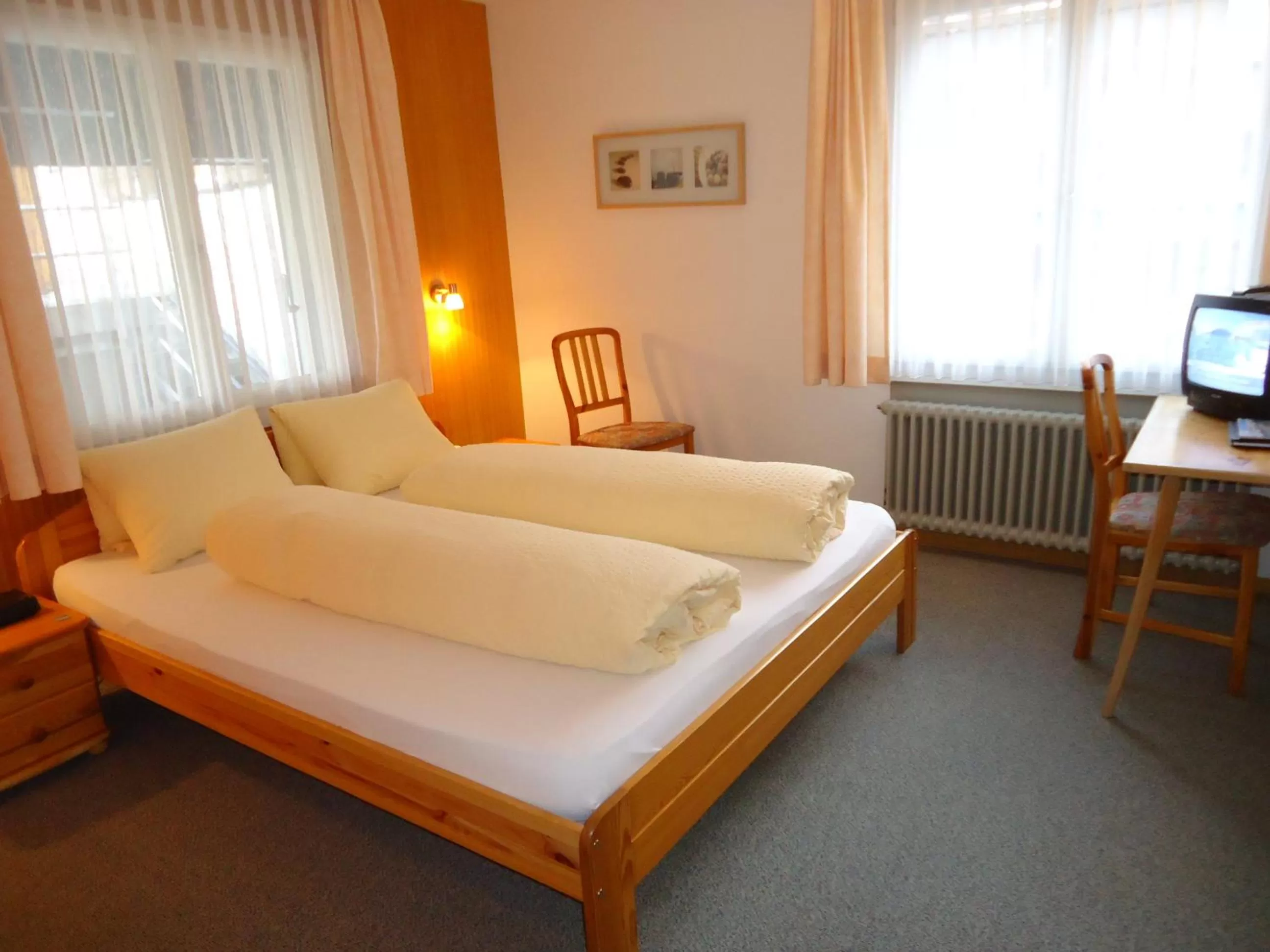 Photo of the whole room, Bed in Hotel Tschuggen