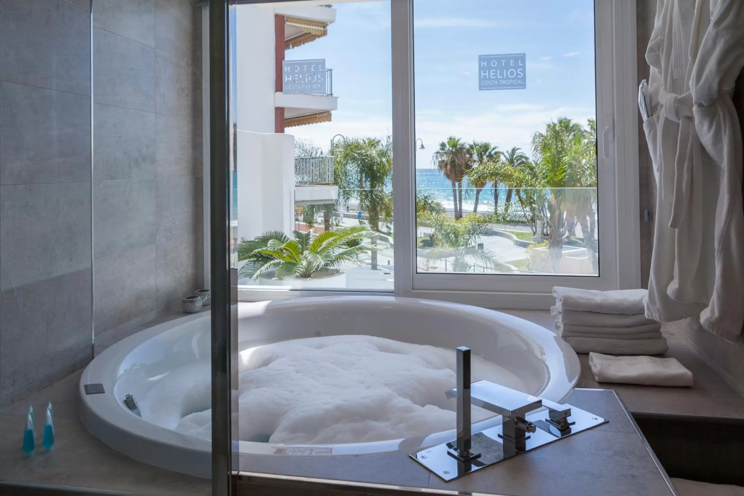 Bathroom in Hotel Helios Costa Tropical